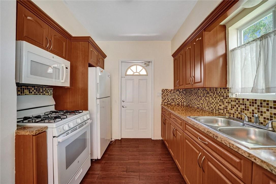 Poinsettia Heights - Residential
