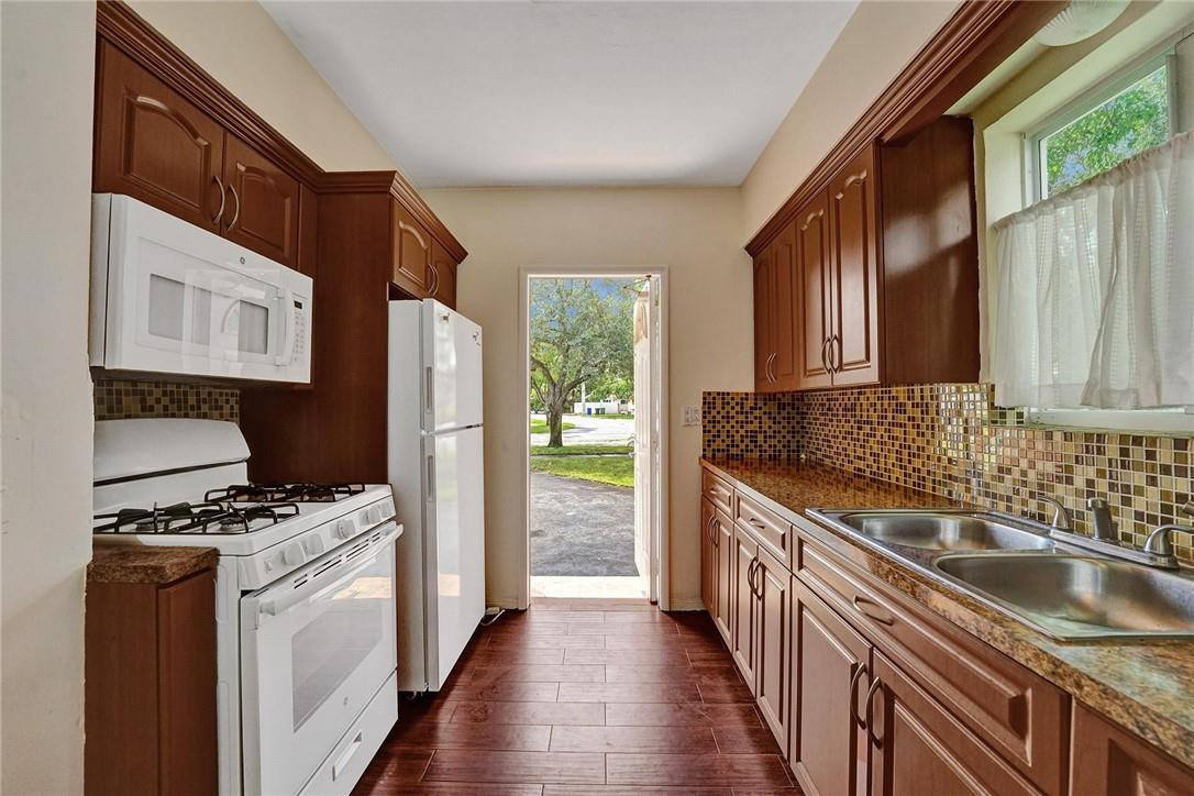 Poinsettia Heights - Residential