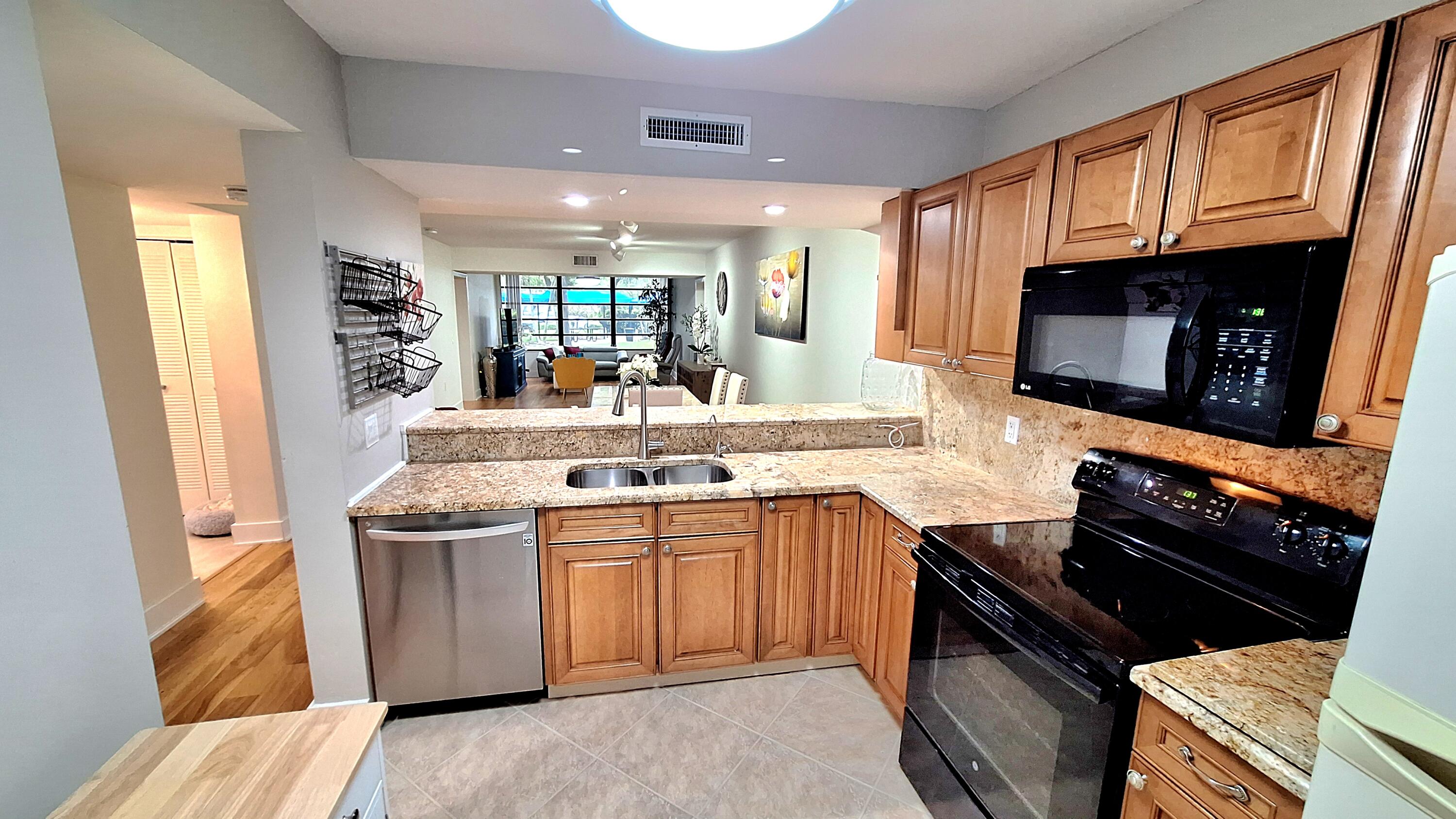 CONDO 19 OF WHITEHALL CONDOS - Residential