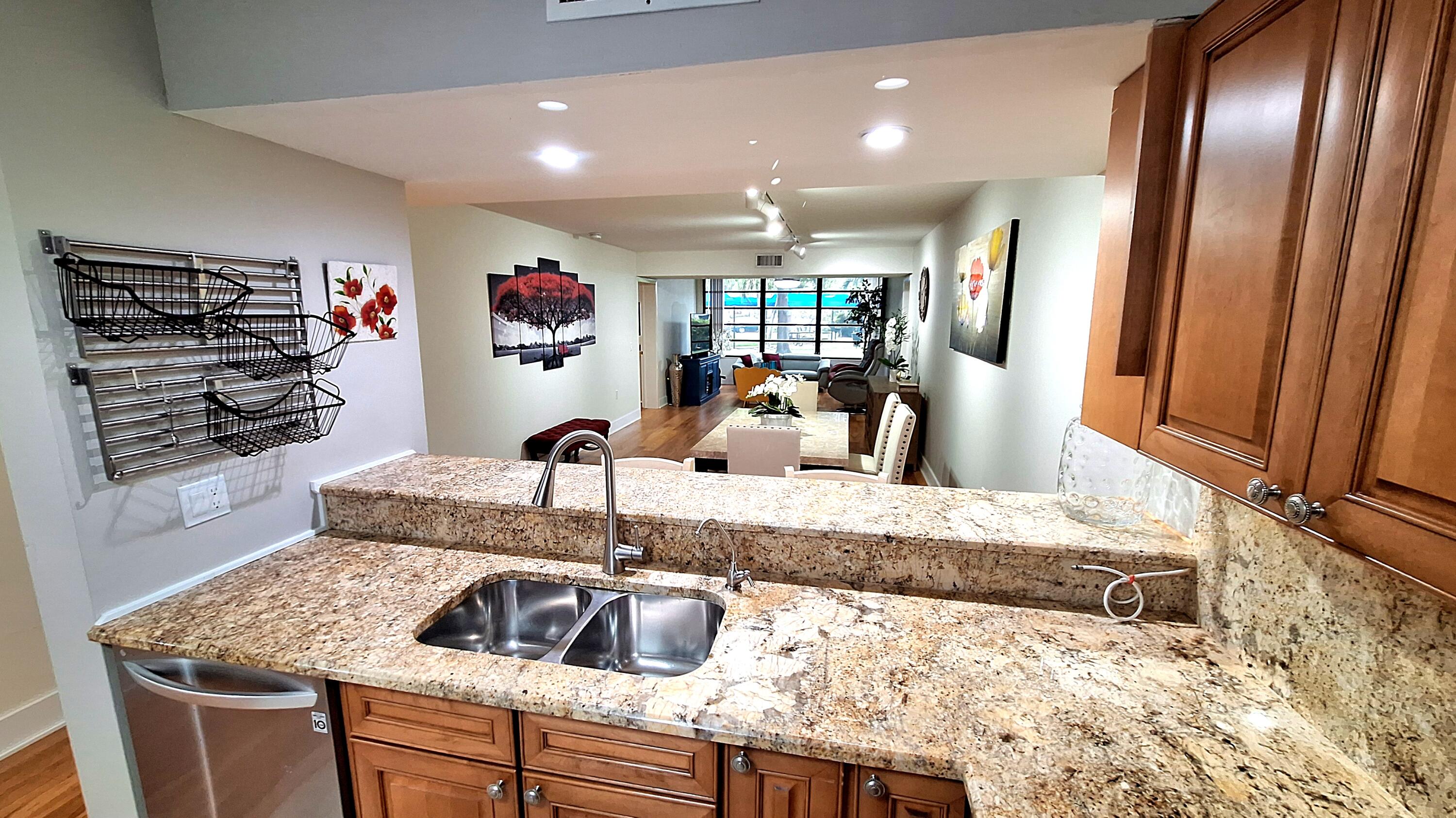 CONDO 19 OF WHITEHALL CONDOS - Residential