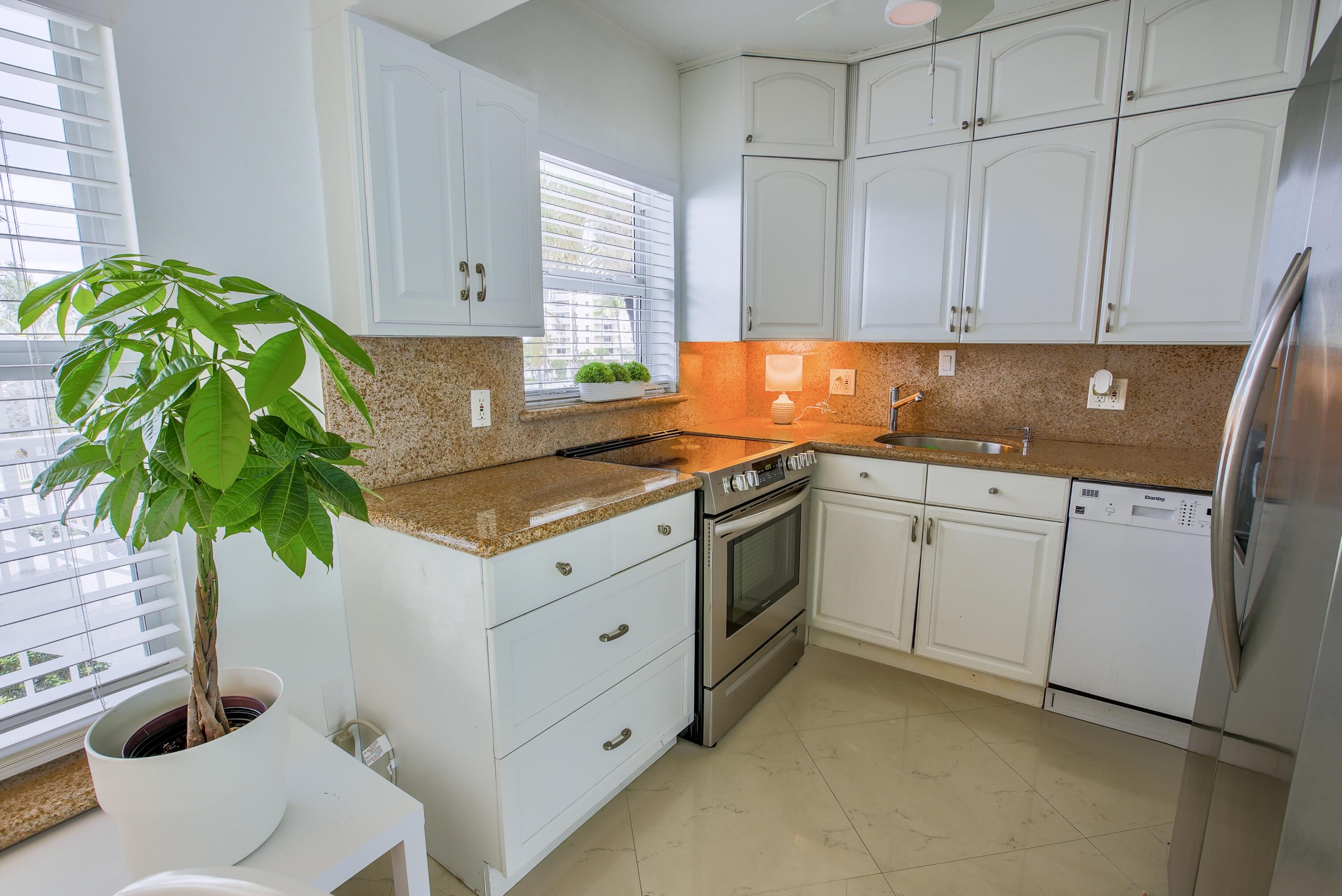 HILLSBORO MILE OCEAN APTS SEC 2 - Residential
