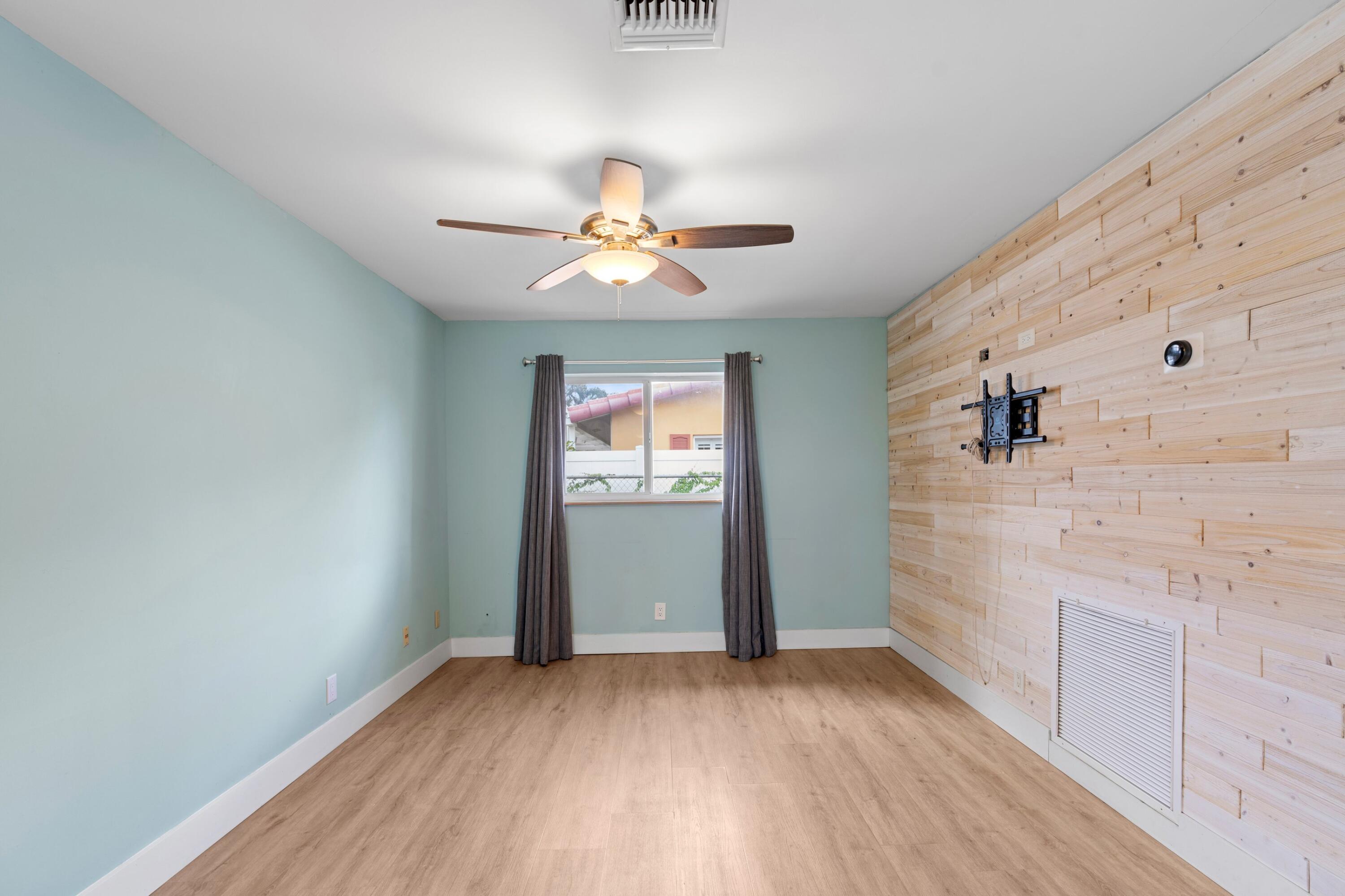 COCONUT CREEK 11TH SEC - Residential