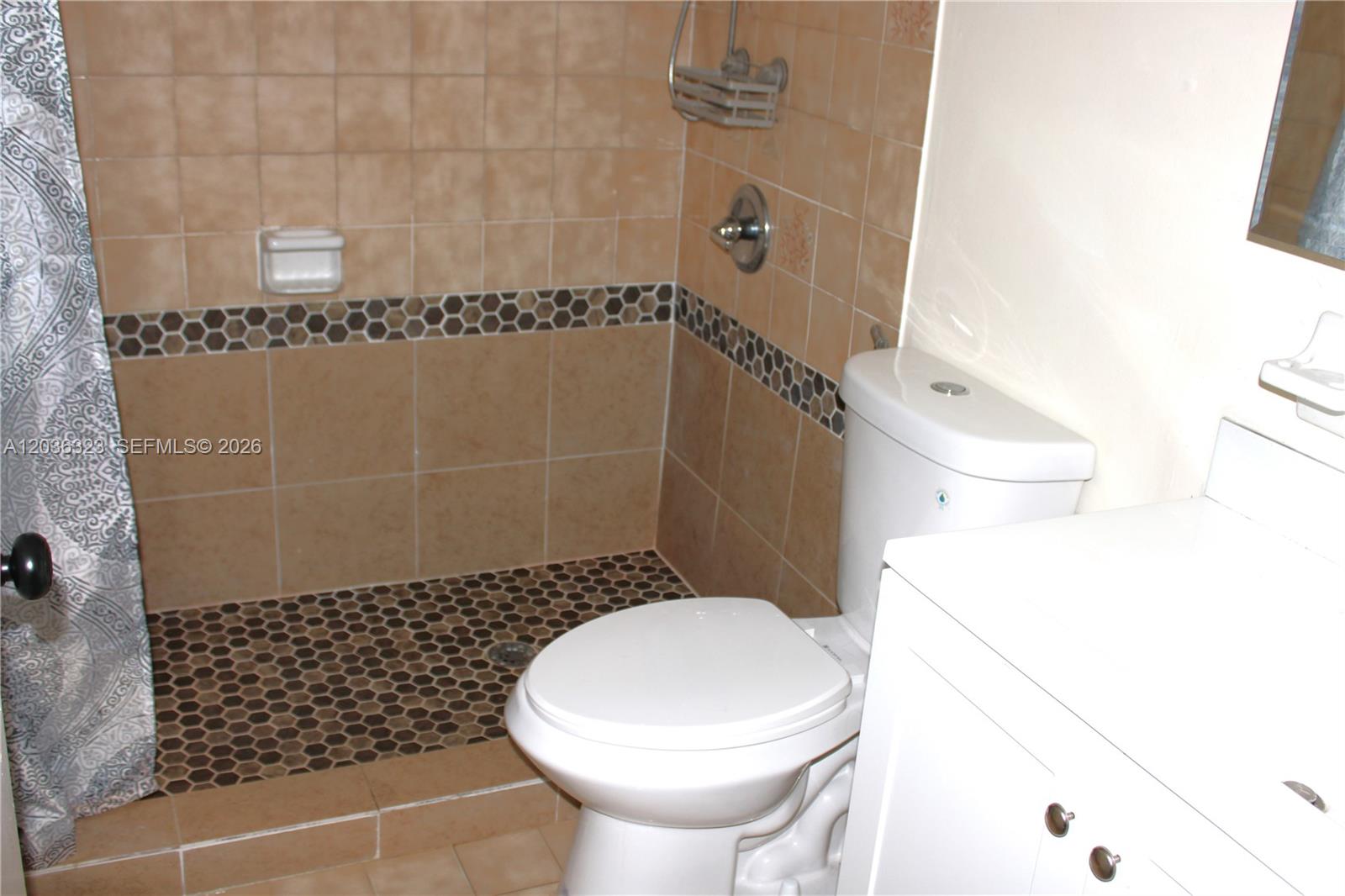 ALHAMBRA VI CONDO - Residential Lease