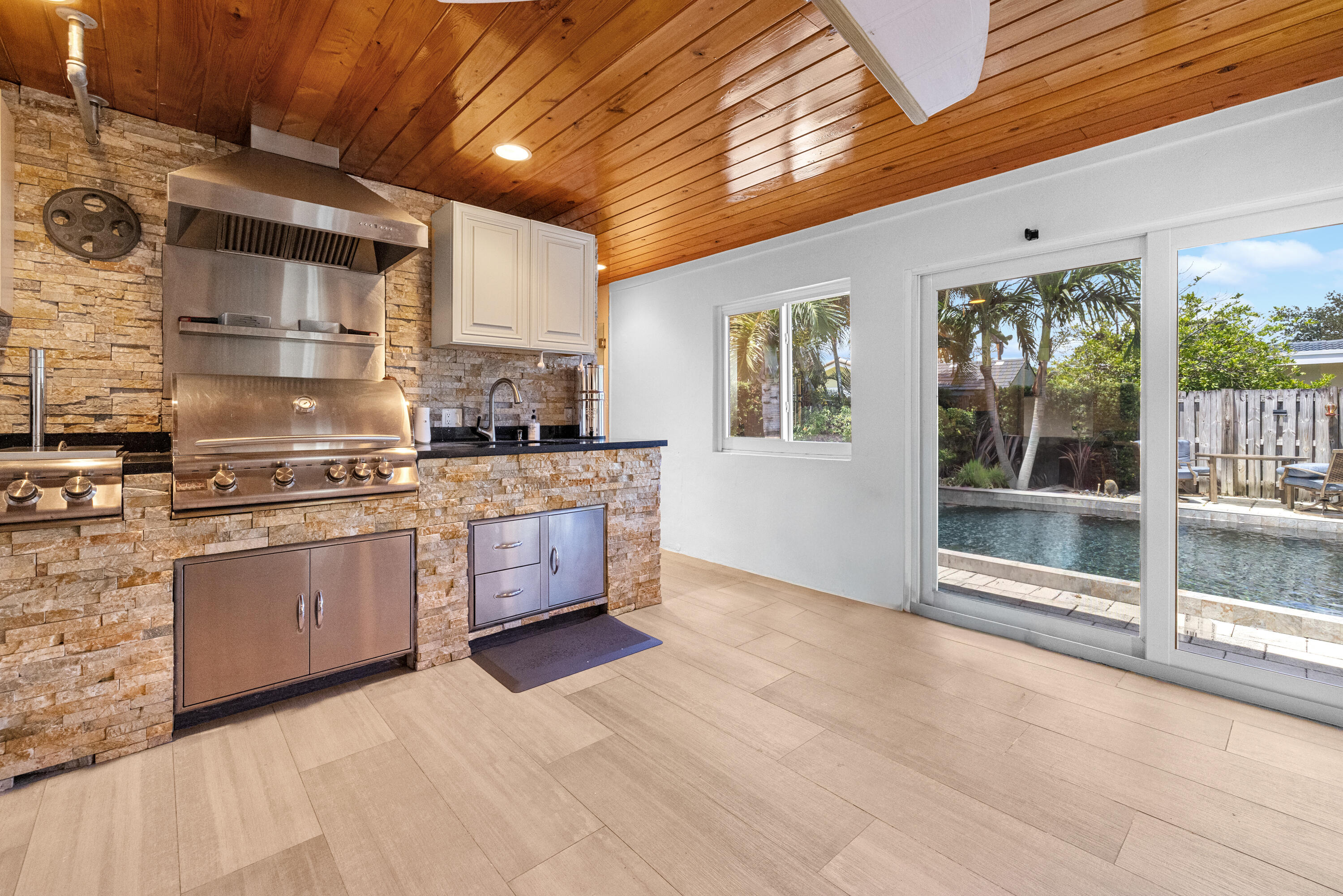 CORAL KEY VILLAS 2ND SEC - Residential