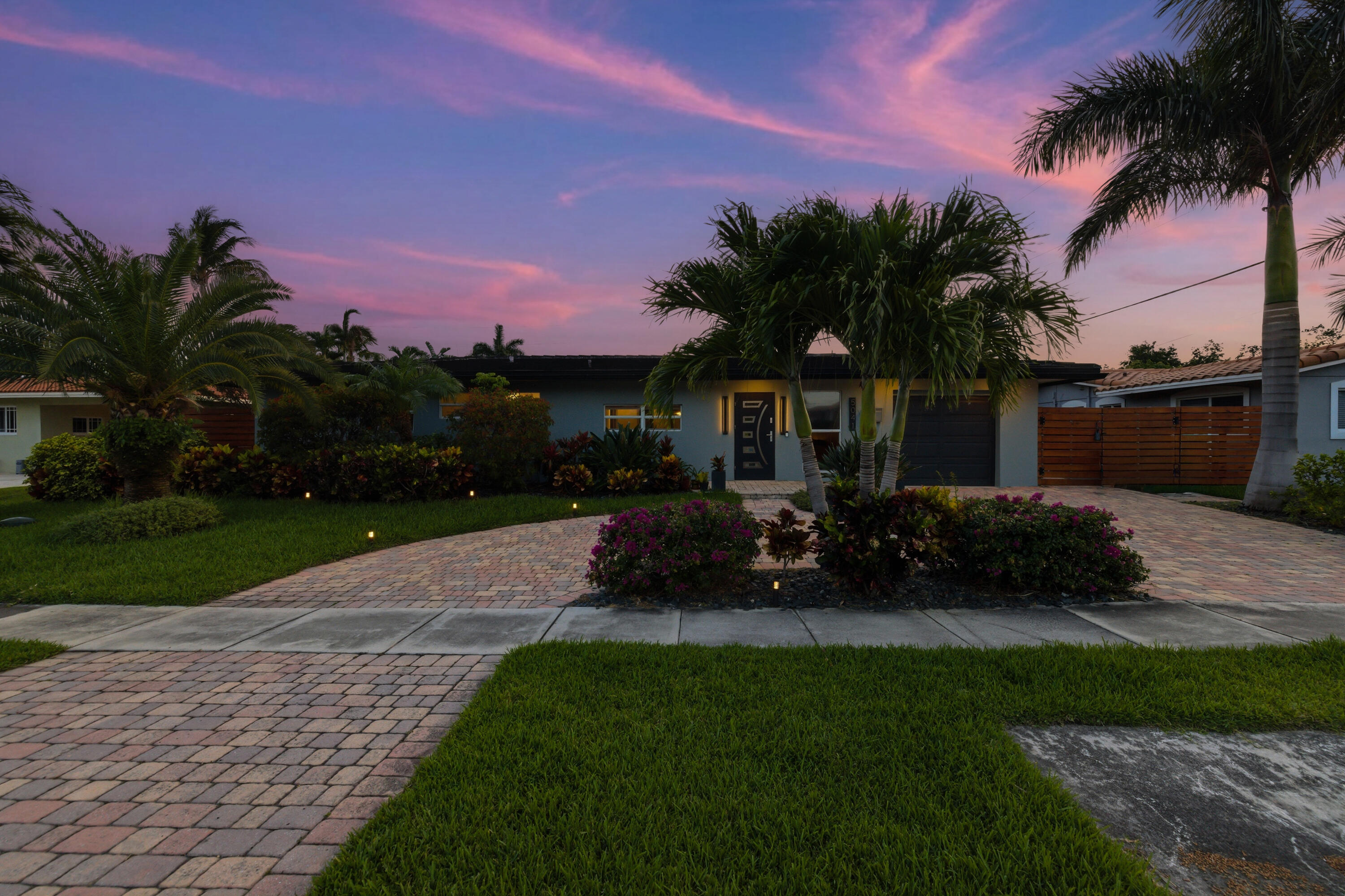 CORAL KEY VILLAS 2ND SEC - Residential