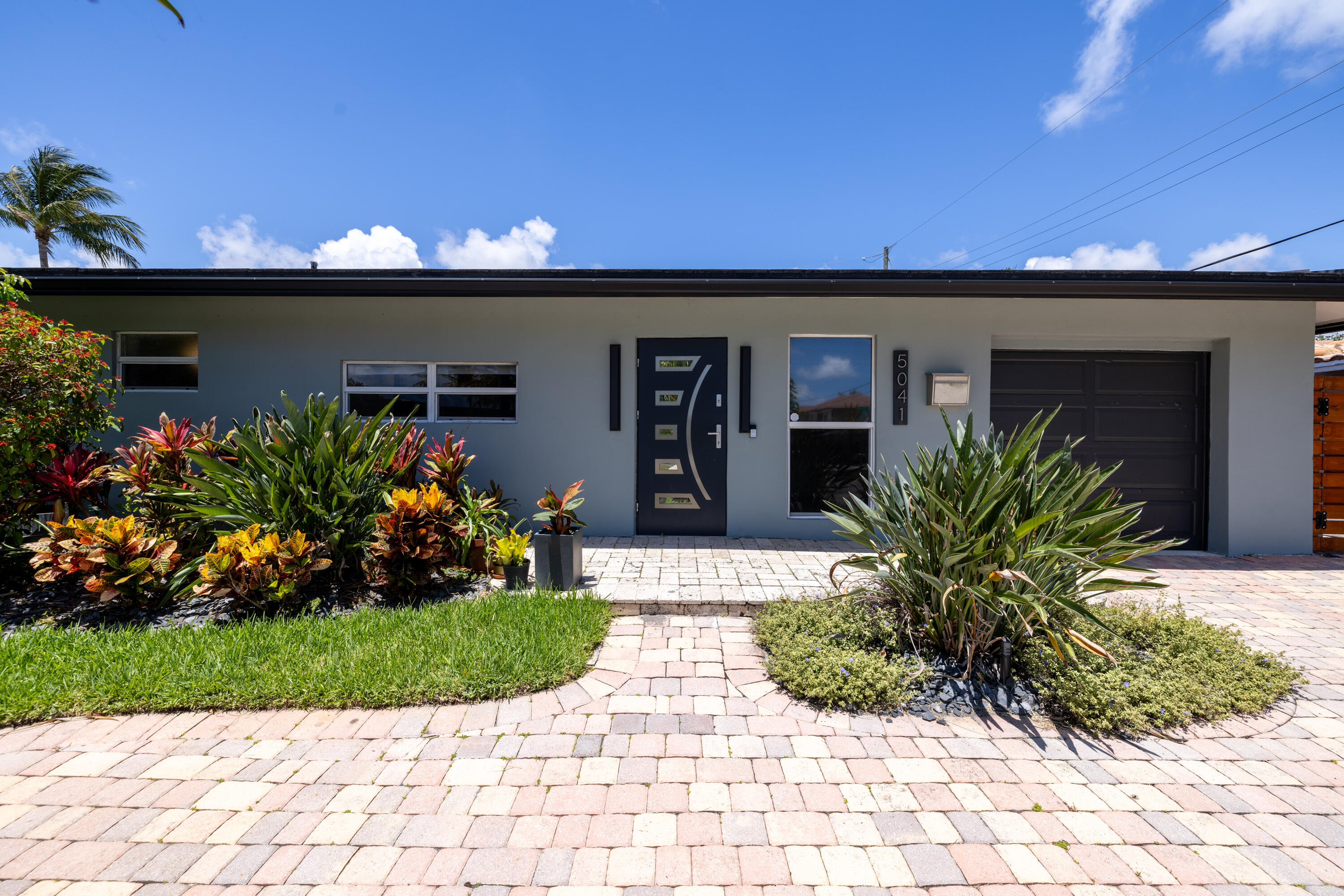 CORAL KEY VILLAS 2ND SEC - Residential