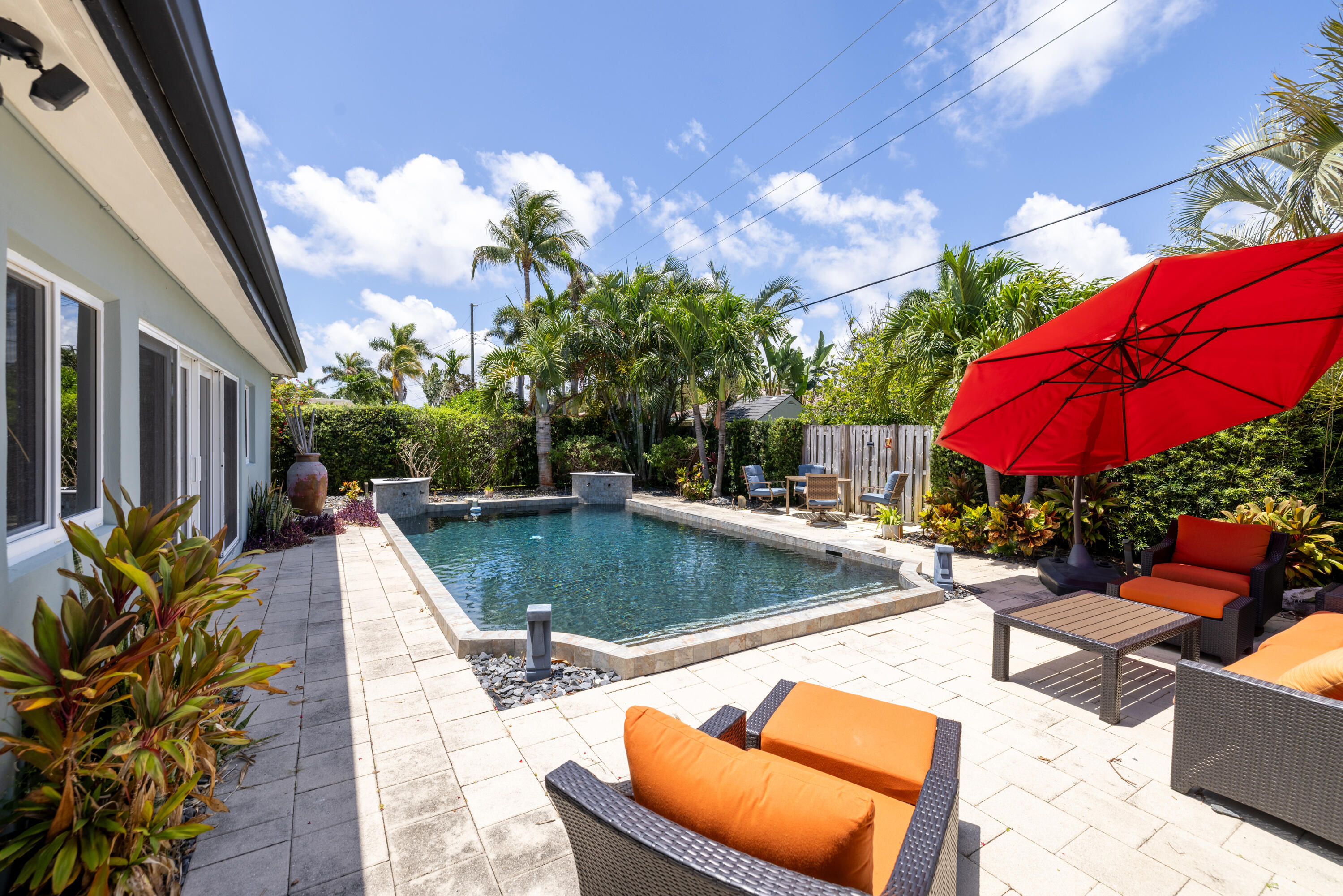 CORAL KEY VILLAS 2ND SEC - Residential