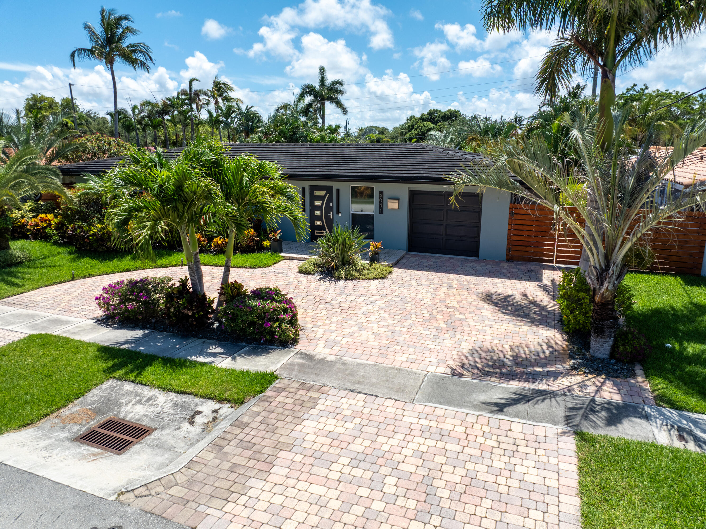 CORAL KEY VILLAS 2ND SEC - Residential
