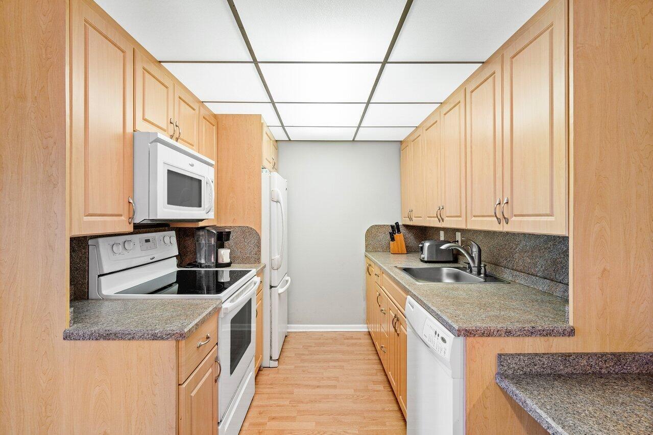REXFORD AT CENTURY VILLAGE CONDO - Residential