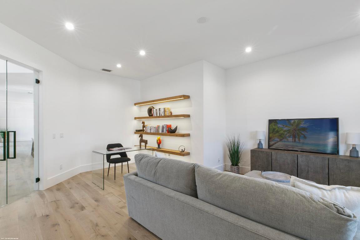 PALM BEACH POINT - Residential