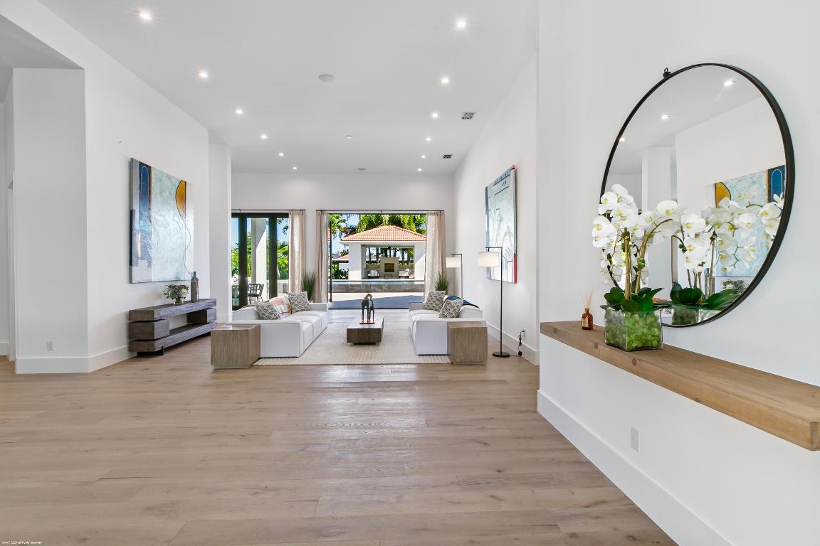 PALM BEACH POINT - Residential