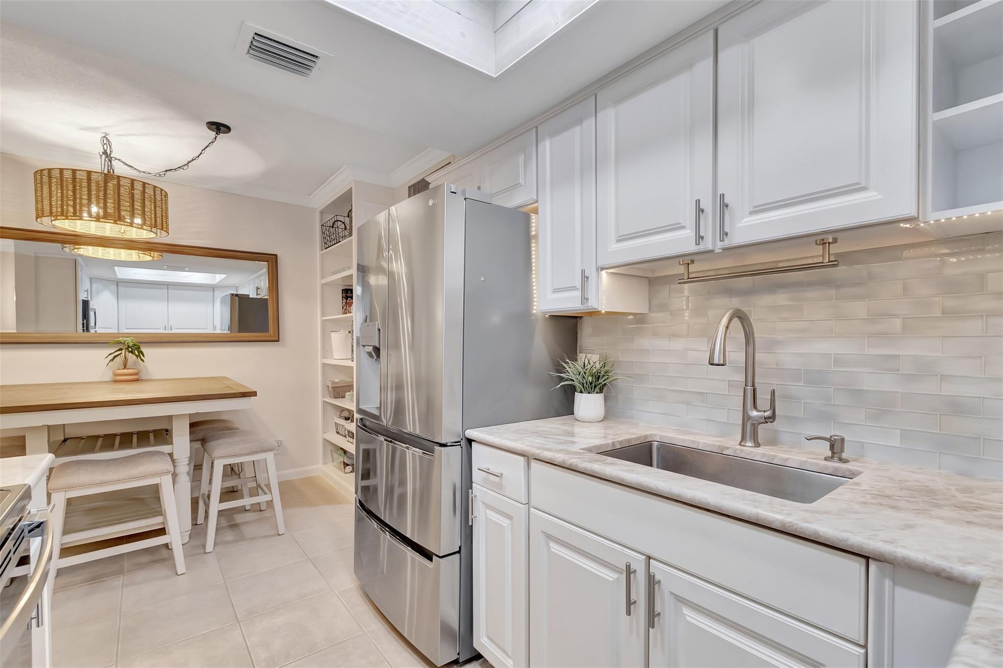 DELHAVEN CONDO - Residential Lease