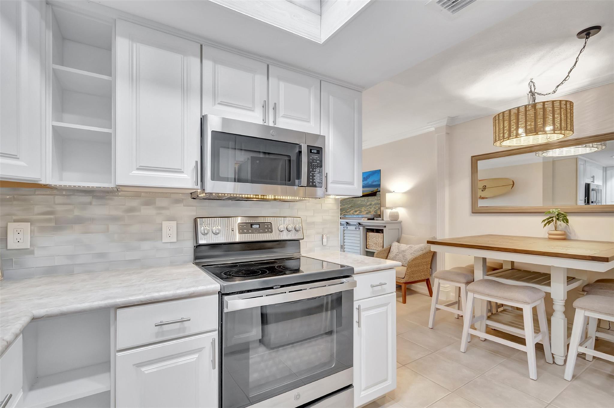 DELHAVEN CONDO - Residential Lease
