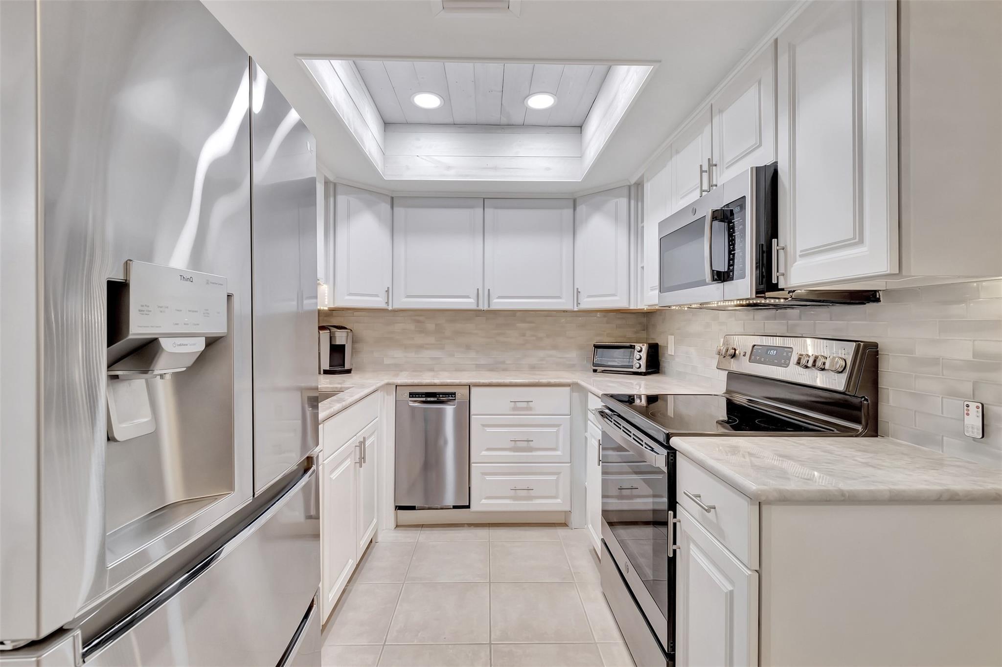 DELHAVEN CONDO - Residential Lease