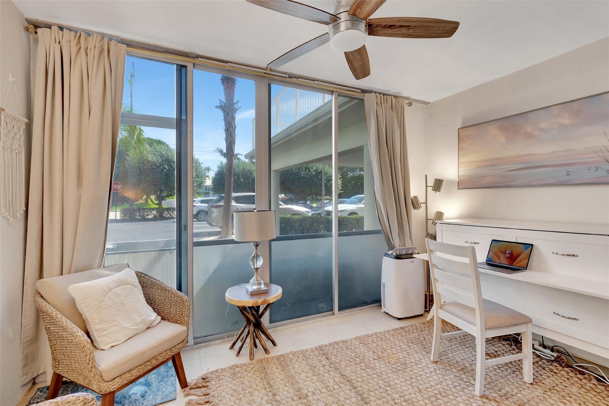 DELHAVEN CONDO - Residential Lease