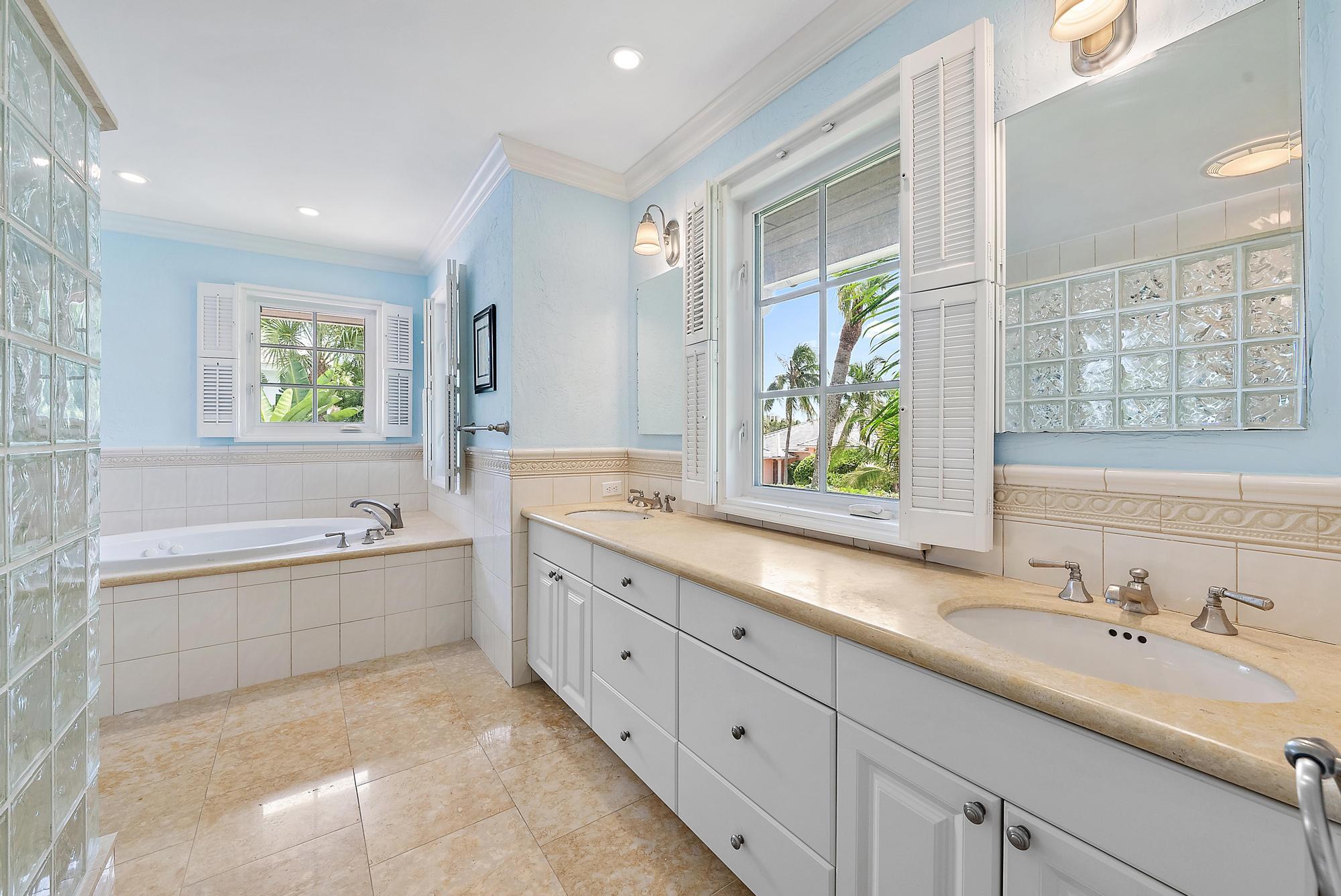 JUPITER INLET BEACH COLONY - Residential
