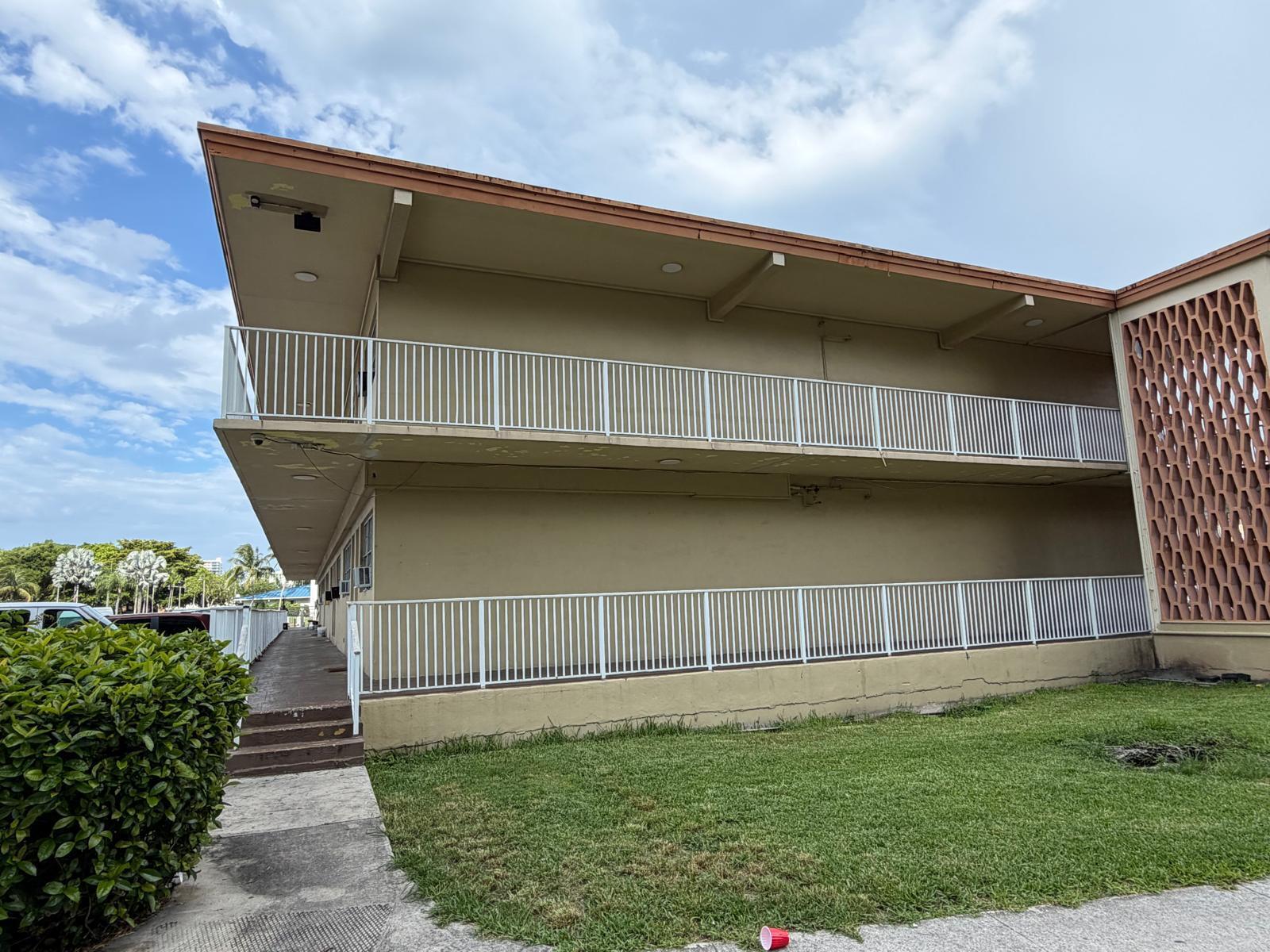 DIPLOMAT GOLF & RACQUET CLUB - Residential Lease