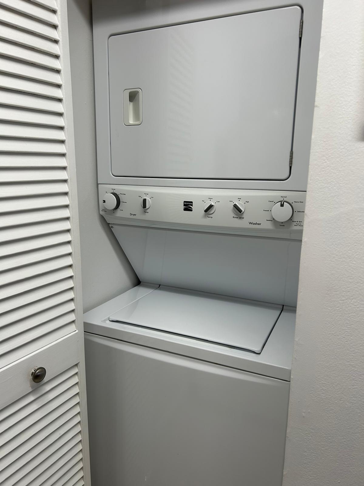 STERLING VILLAGES OF PALM BEACH LAKES CONDO - Residential Lease