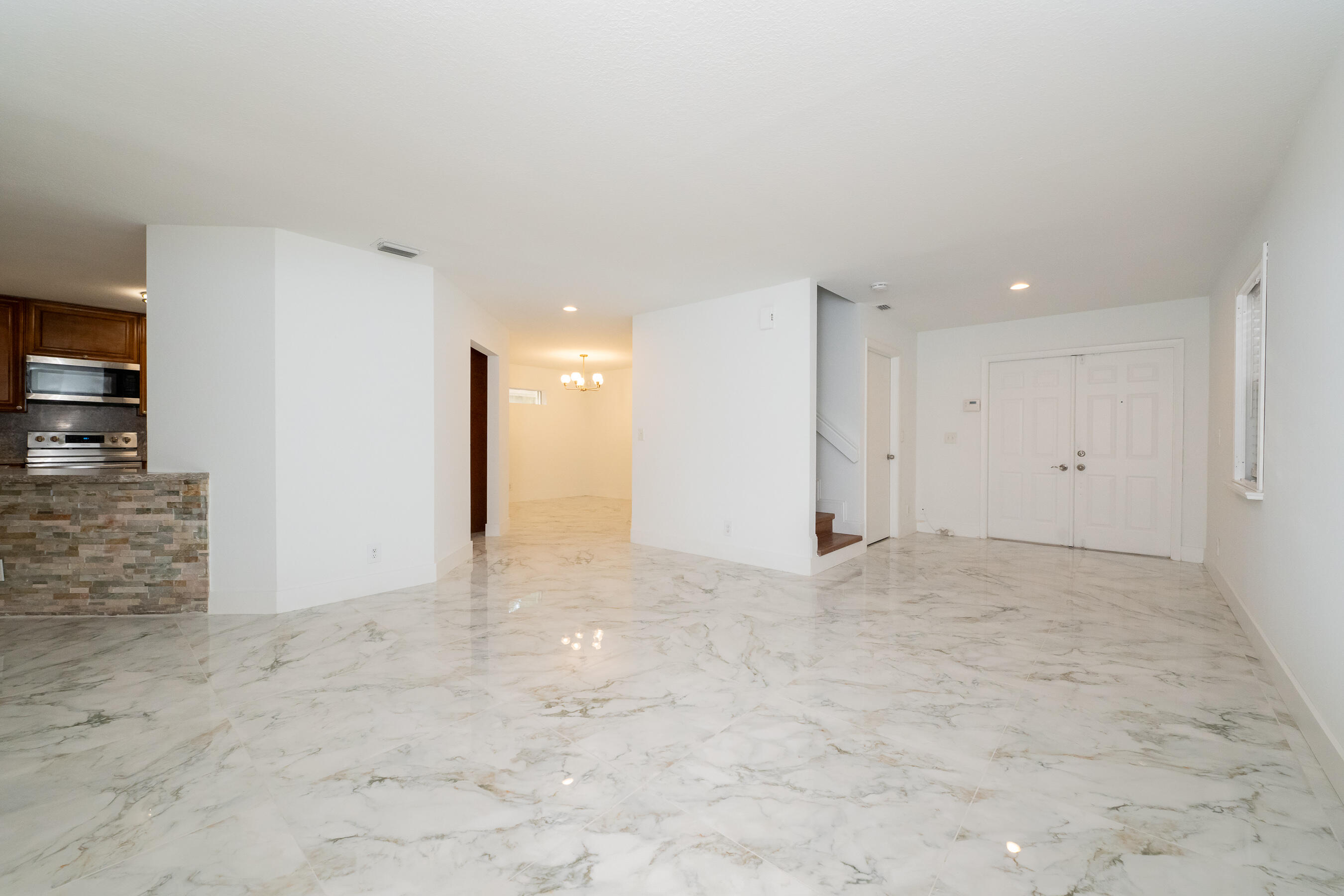 LAKEVIEW HOMES AT CENTURA PARC V - Residential Lease