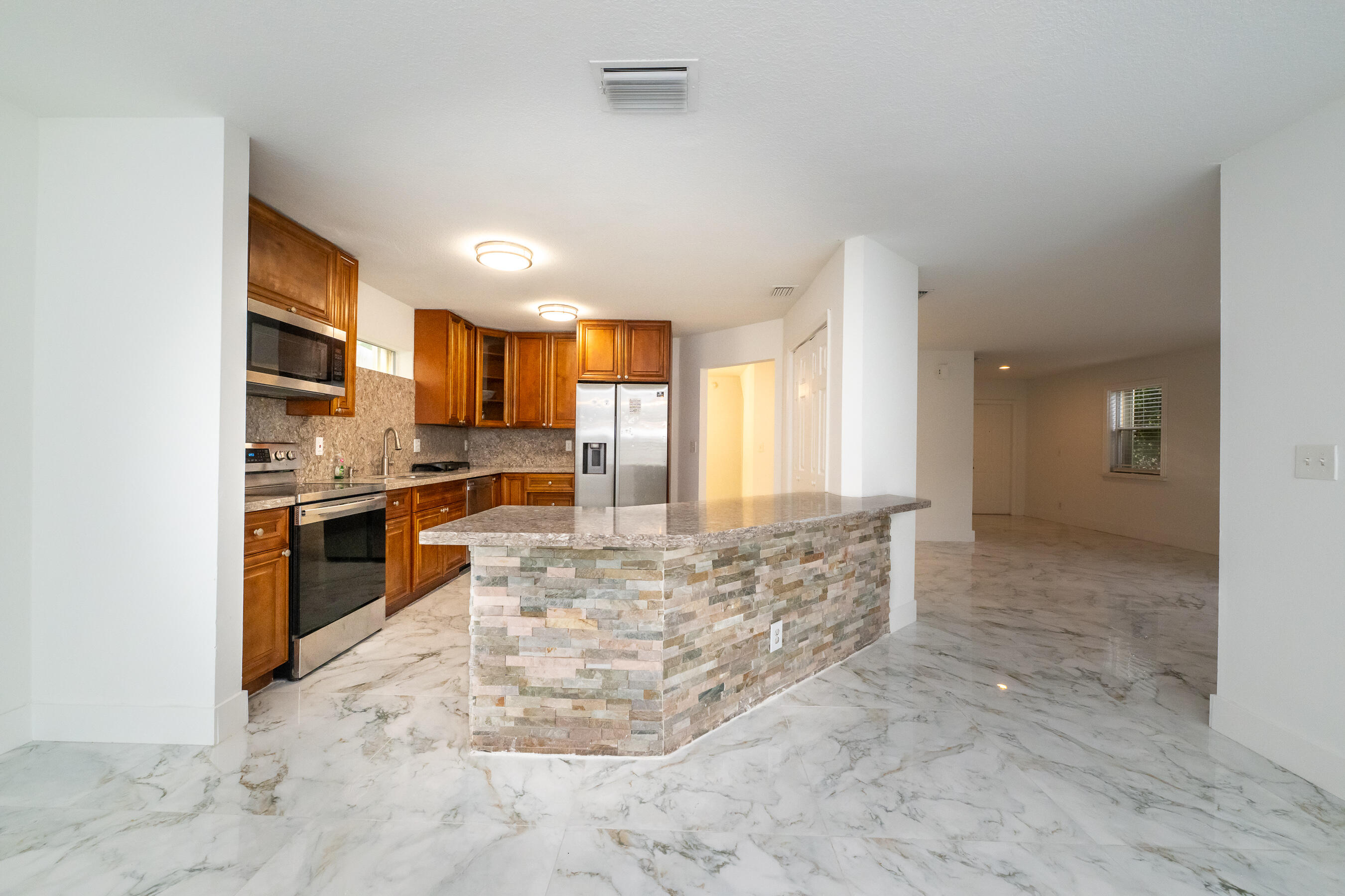LAKEVIEW HOMES AT CENTURA PARC V - Residential Lease