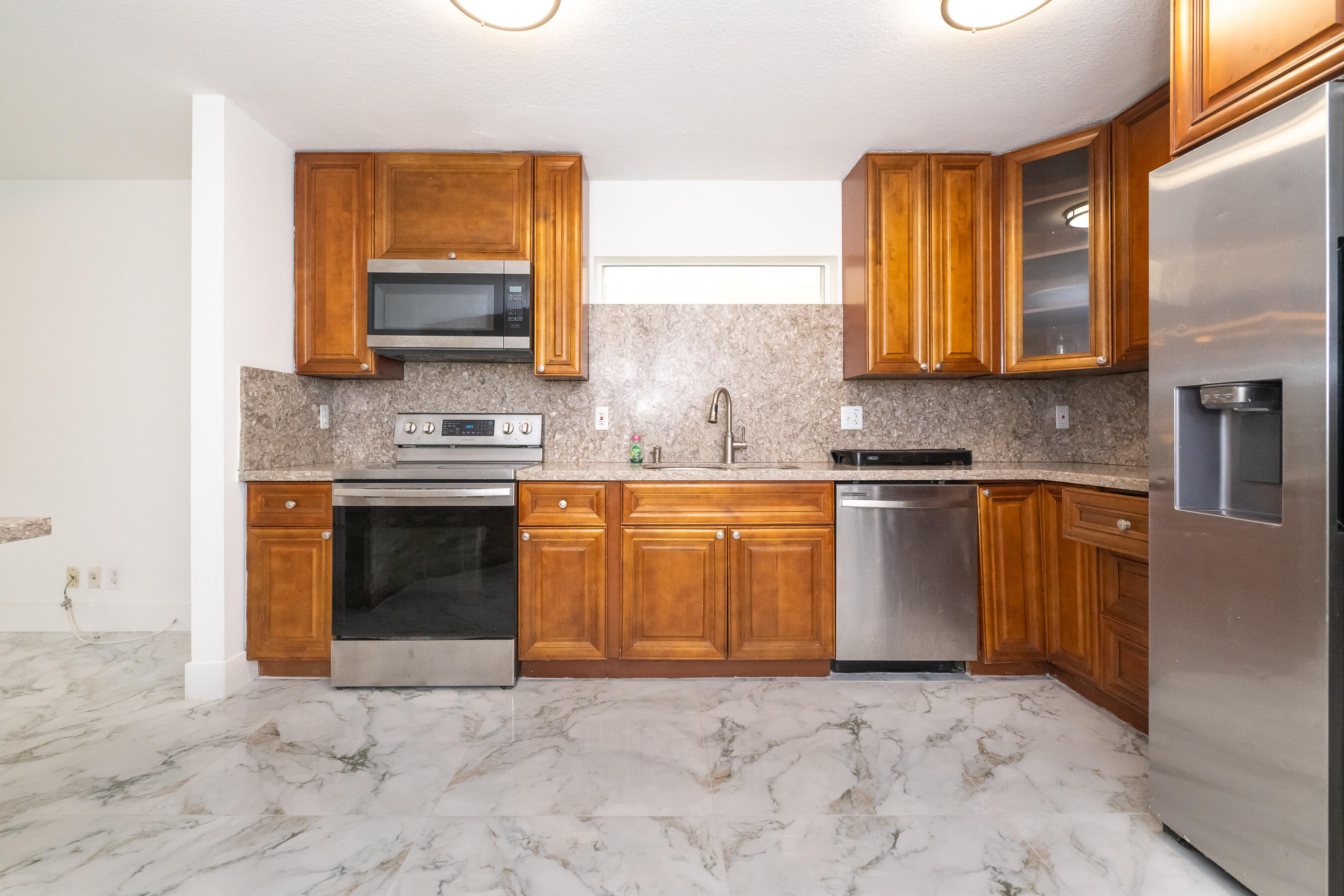 LAKEVIEW HOMES AT CENTURA PARC V - Residential Lease