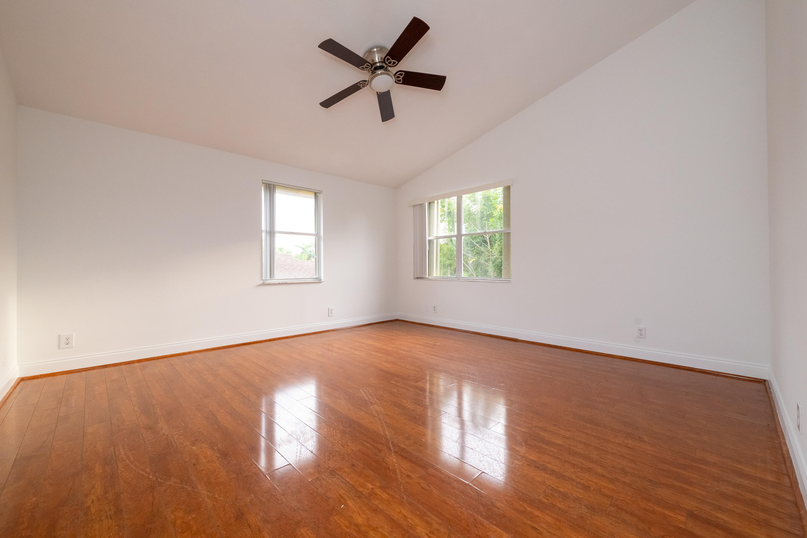 LAKEVIEW HOMES AT CENTURA PARC V - Residential Lease