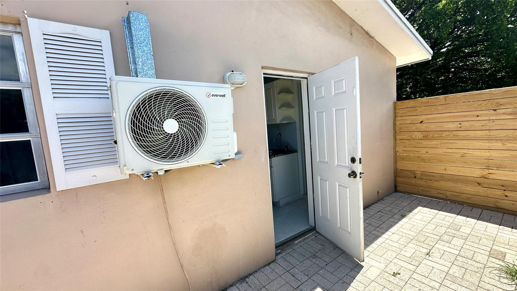 FAIRLAWN 1ST ADD - Residential Lease