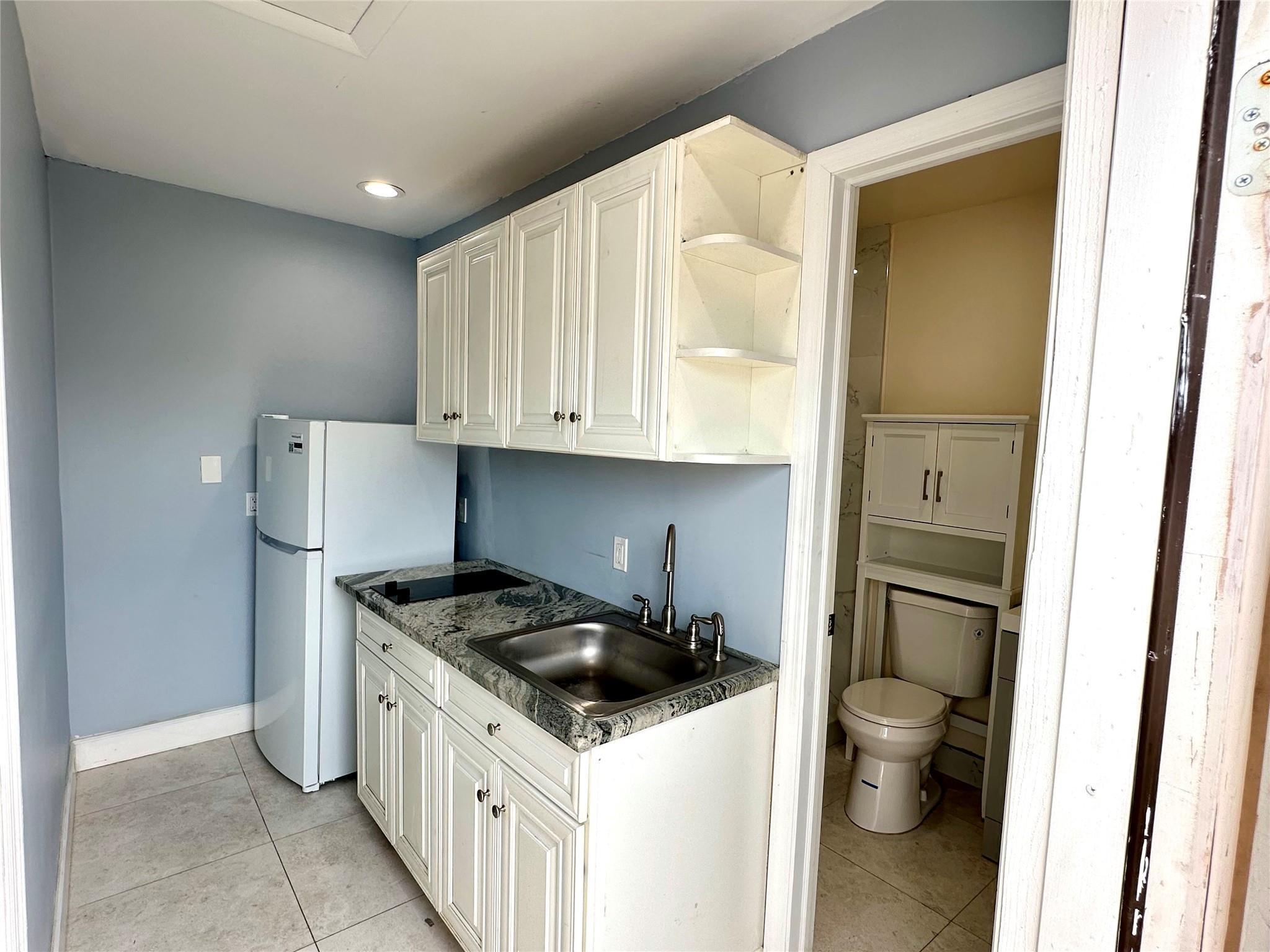 FAIRLAWN 1ST ADD - Residential Lease
