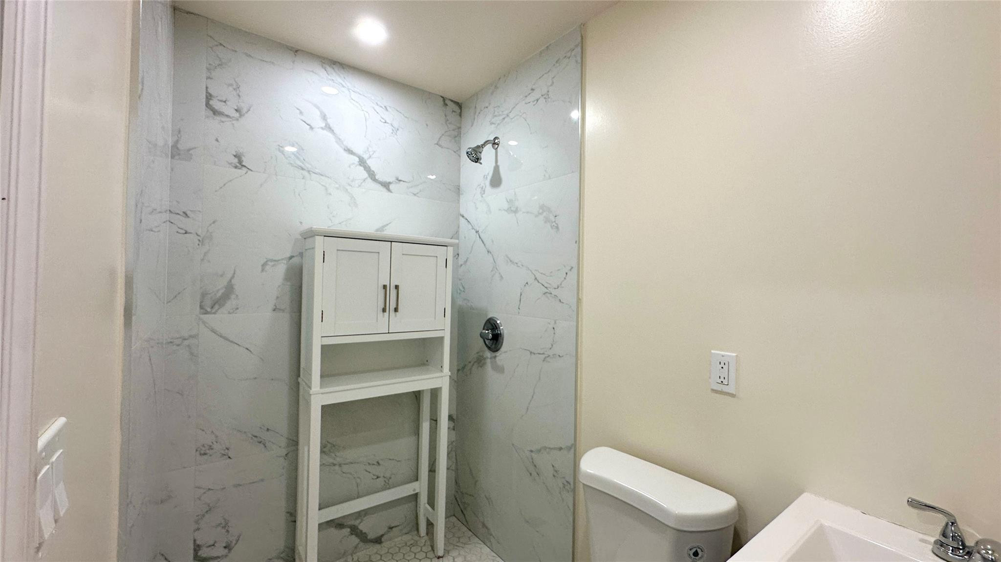 FAIRLAWN 1ST ADD - Residential Lease
