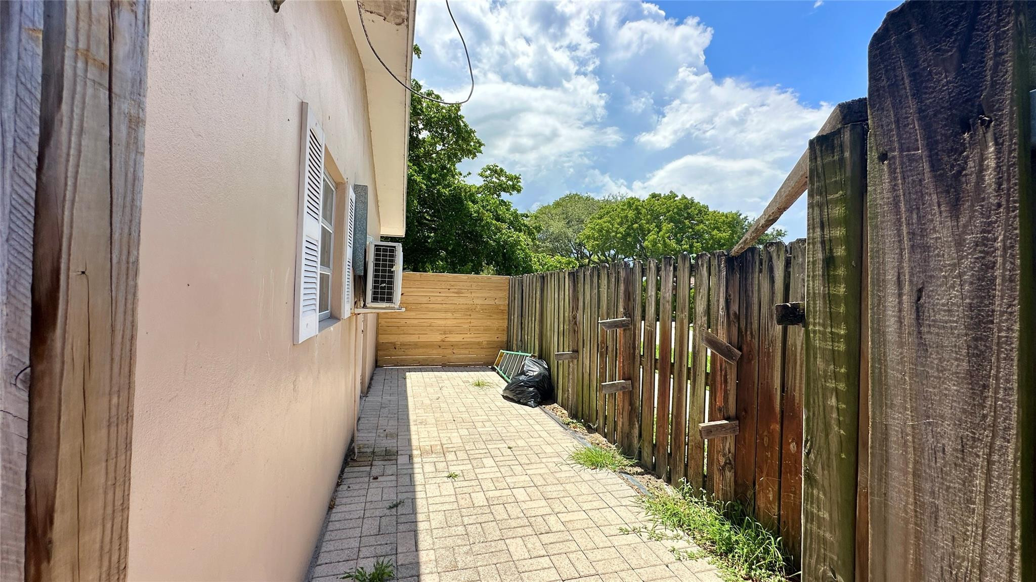 FAIRLAWN 1ST ADD - Residential Lease