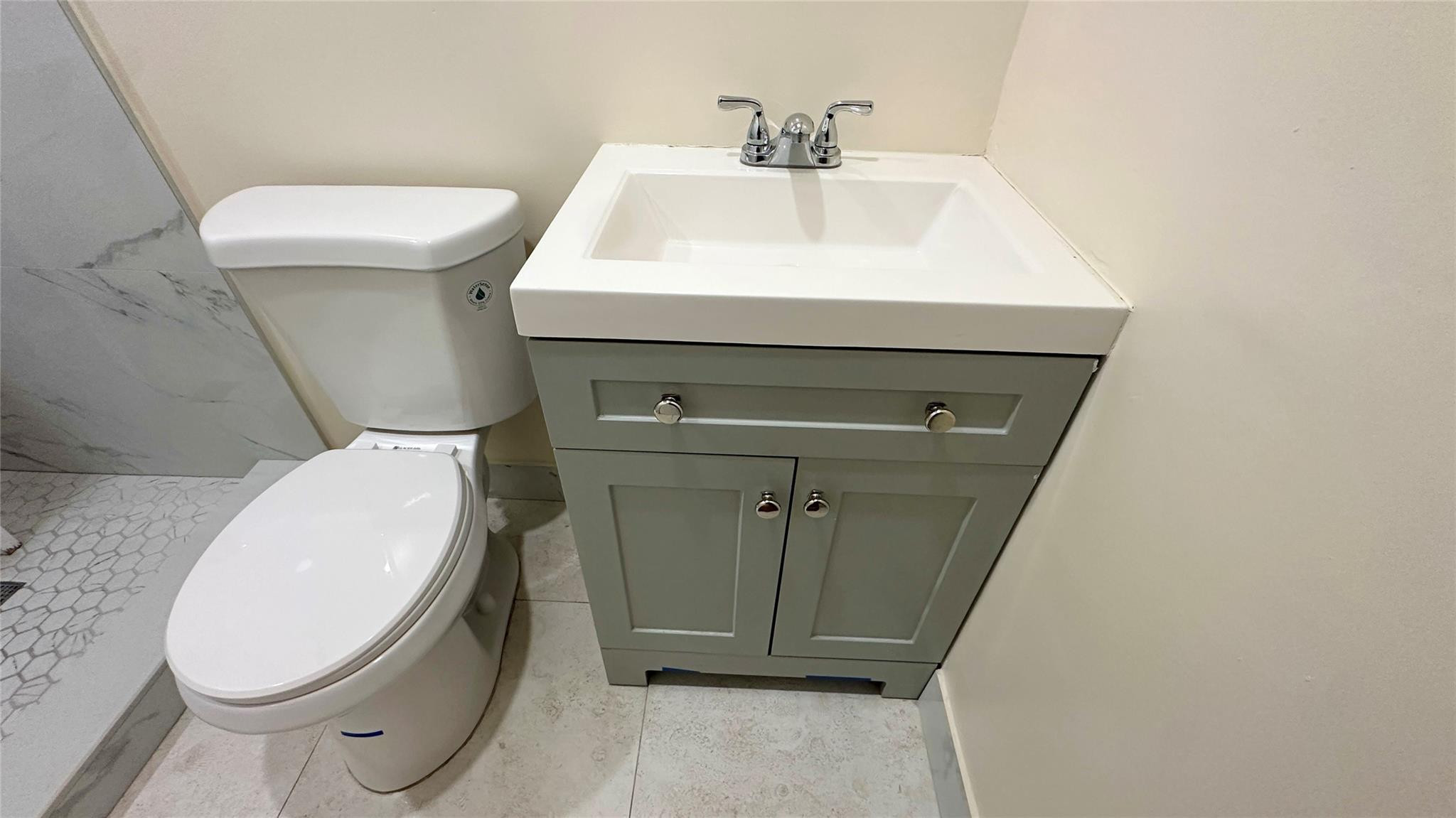 FAIRLAWN 1ST ADD - Residential Lease
