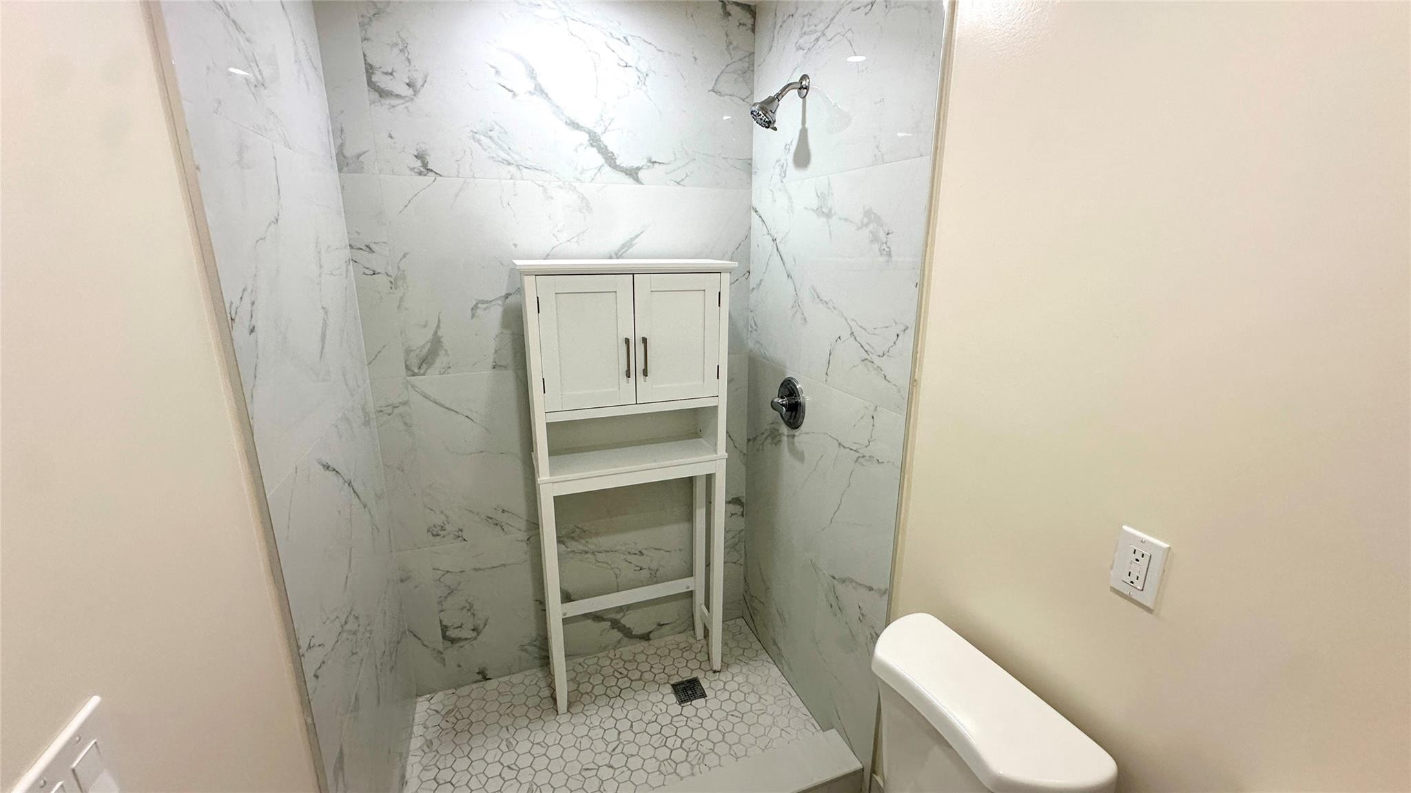 FAIRLAWN 1ST ADD - Residential Lease