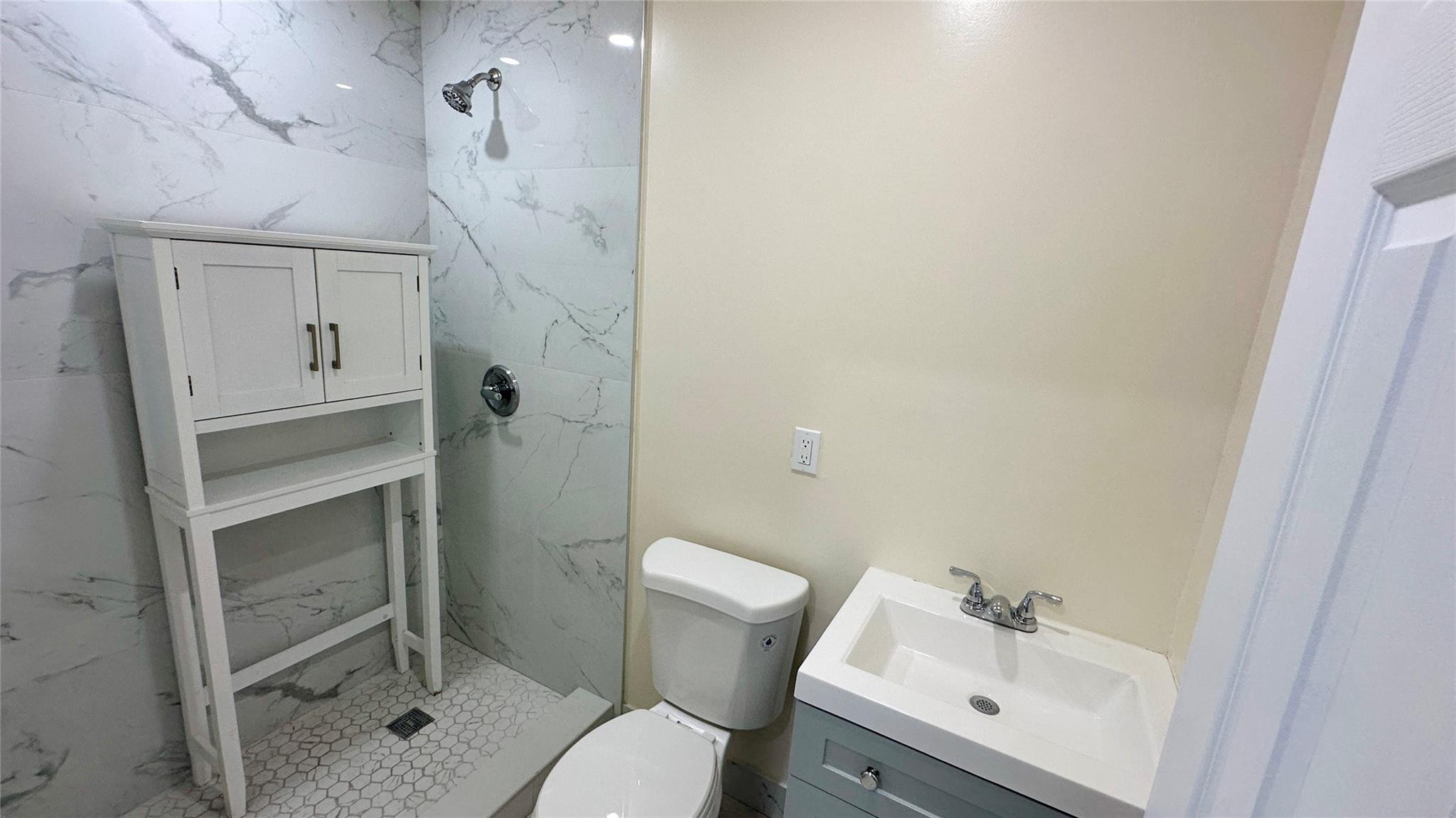 FAIRLAWN 1ST ADD - Residential Lease