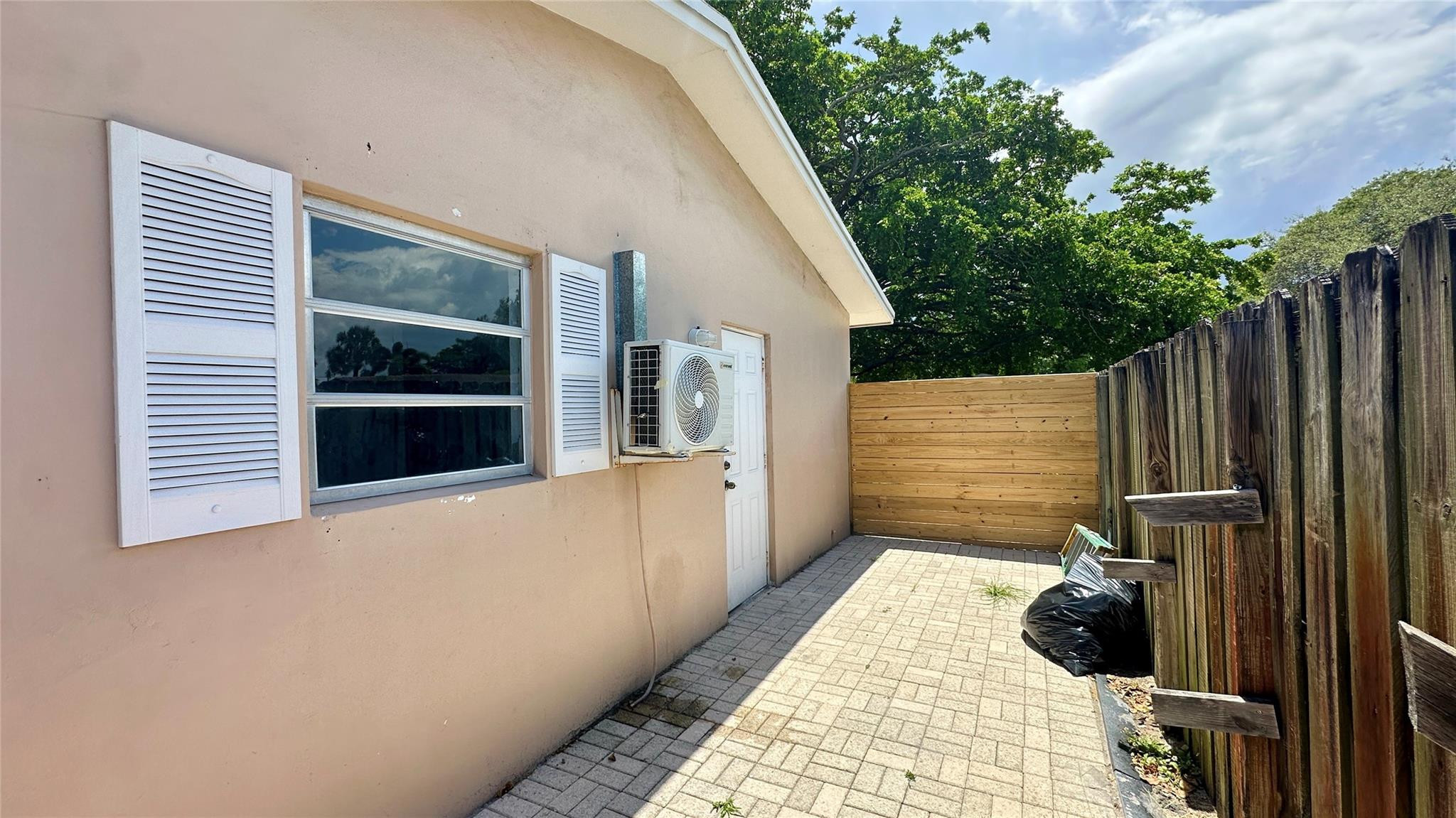 FAIRLAWN 1ST ADD - Residential Lease