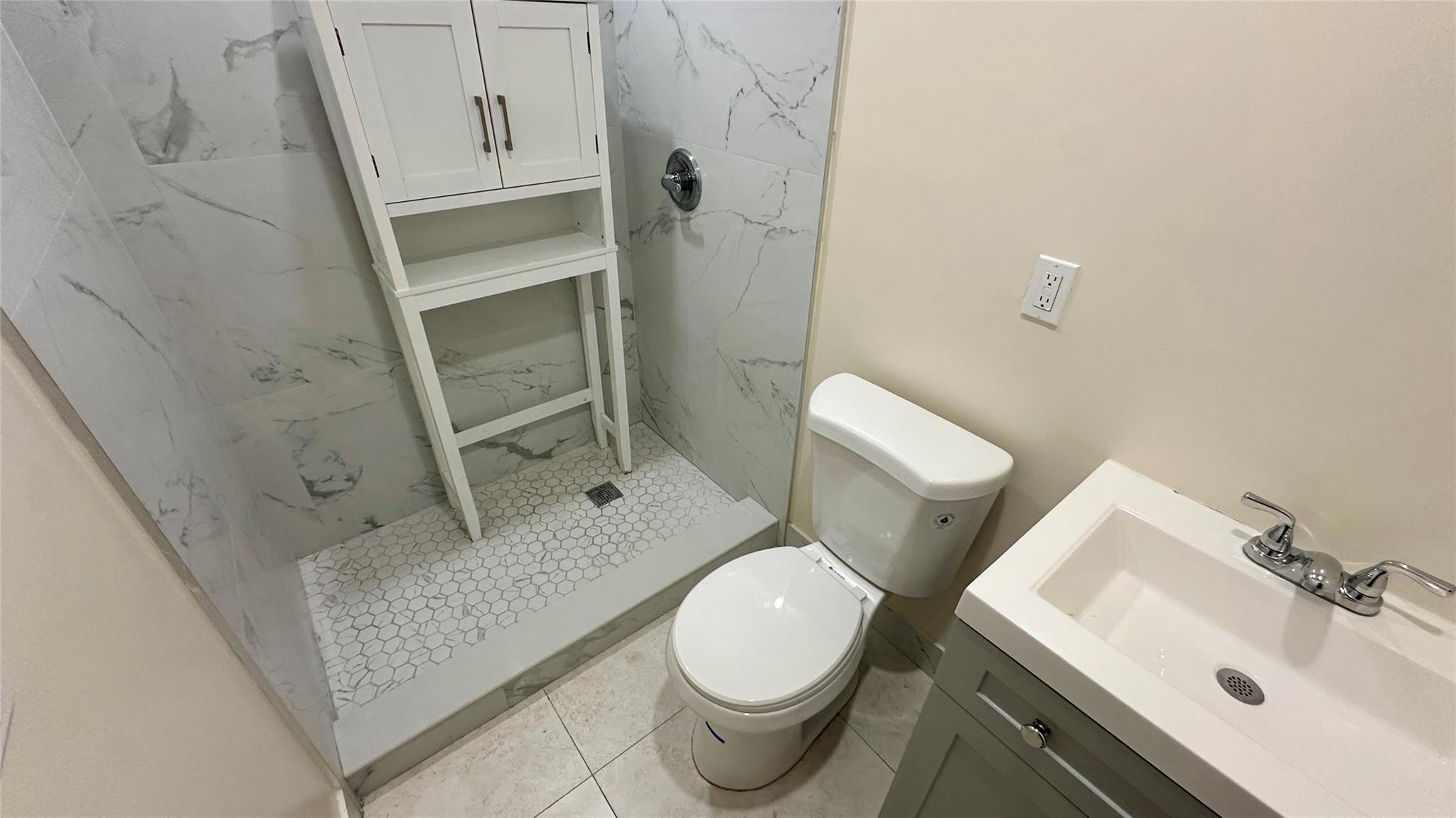 FAIRLAWN 1ST ADD - Residential Lease