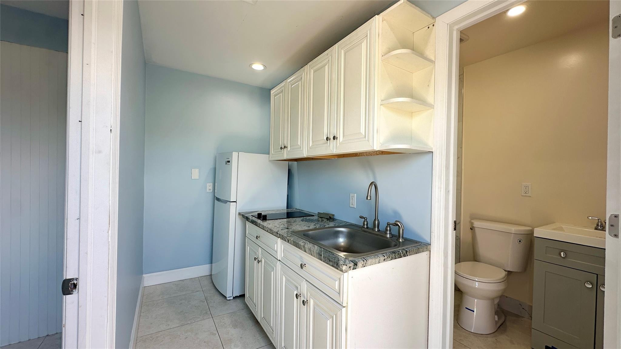FAIRLAWN 1ST ADD - Residential Lease