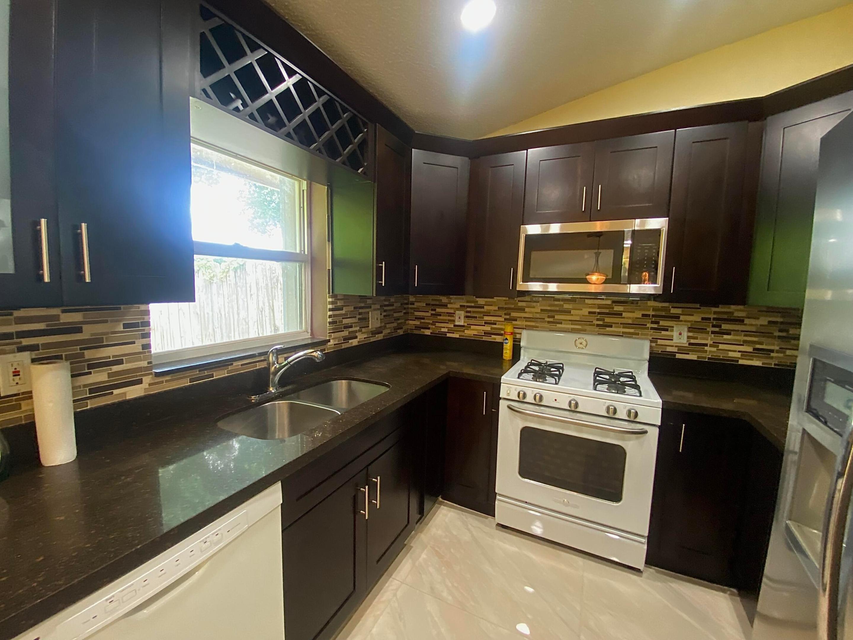 LEE ESTATES 5 - Residential Lease