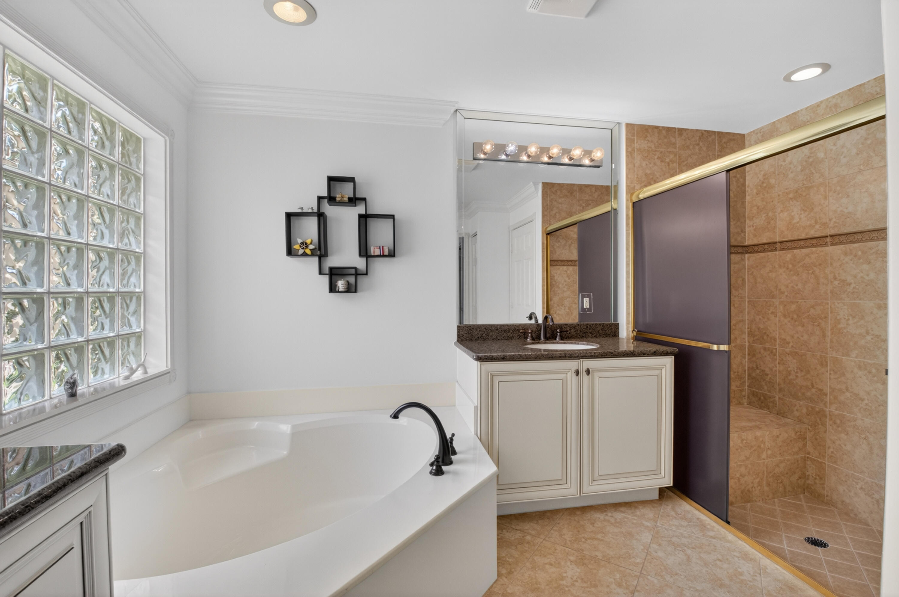 VALENCIA POINTE 1 - Residential