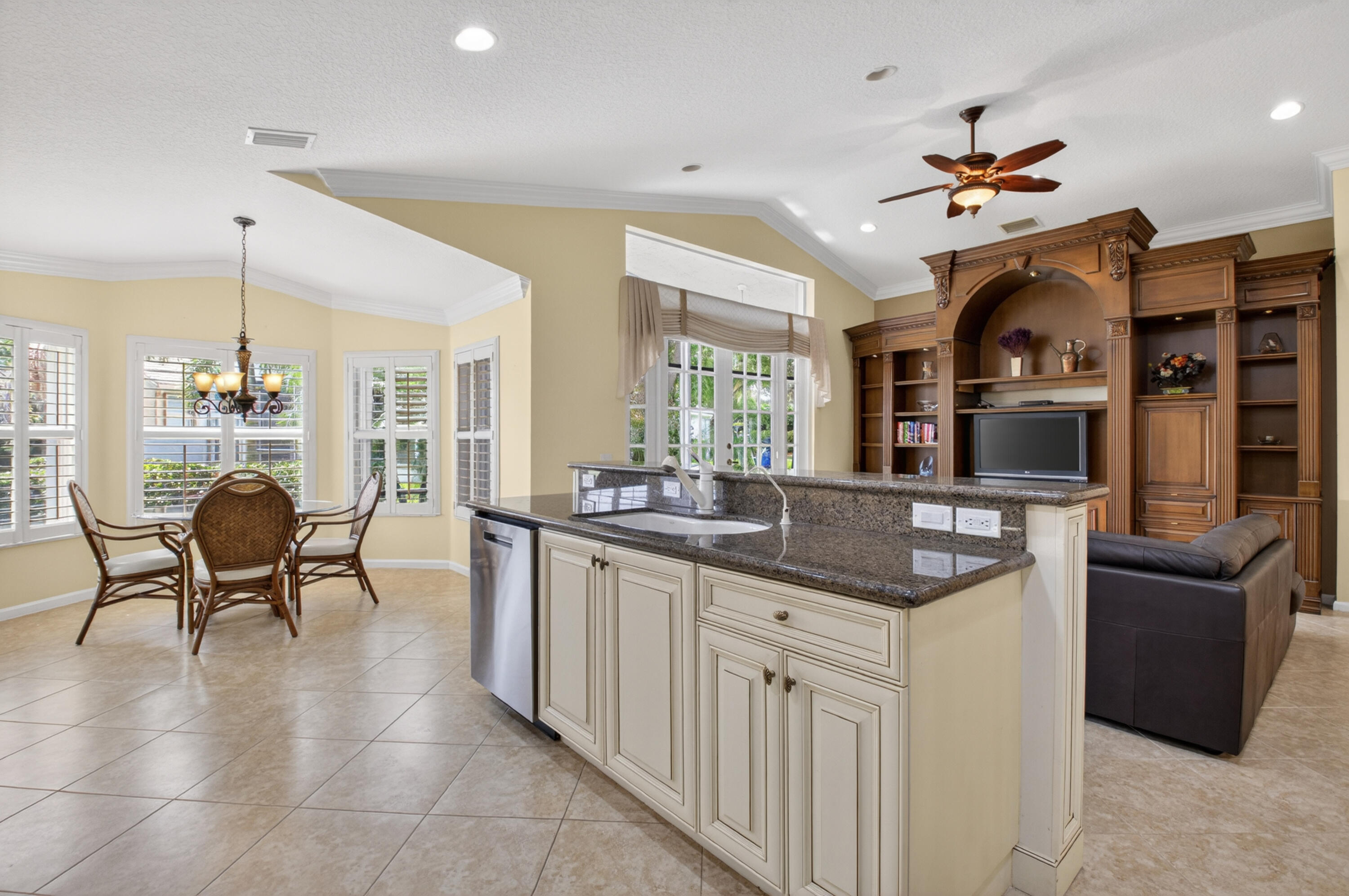 VALENCIA POINTE 1 - Residential