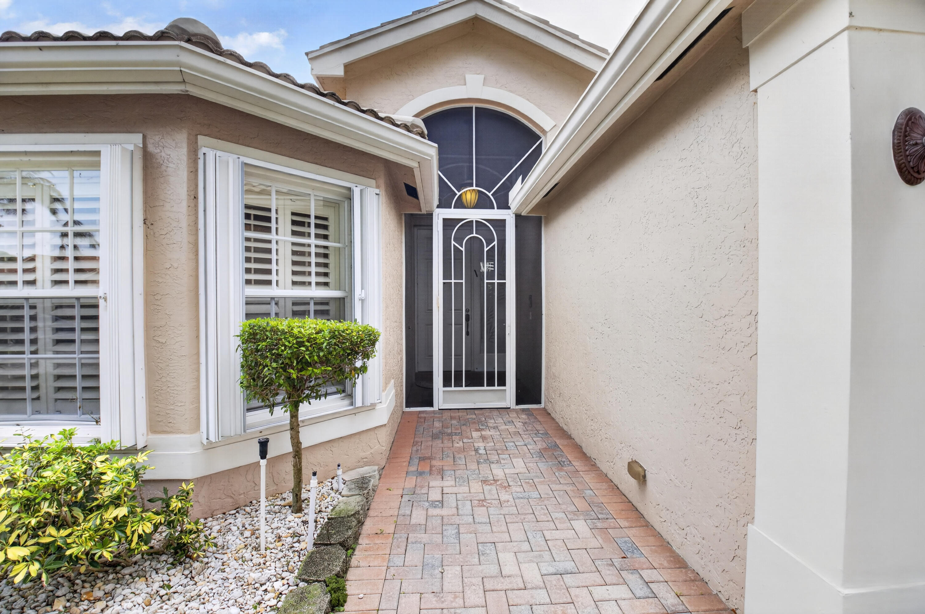 VALENCIA POINTE 1 - Residential