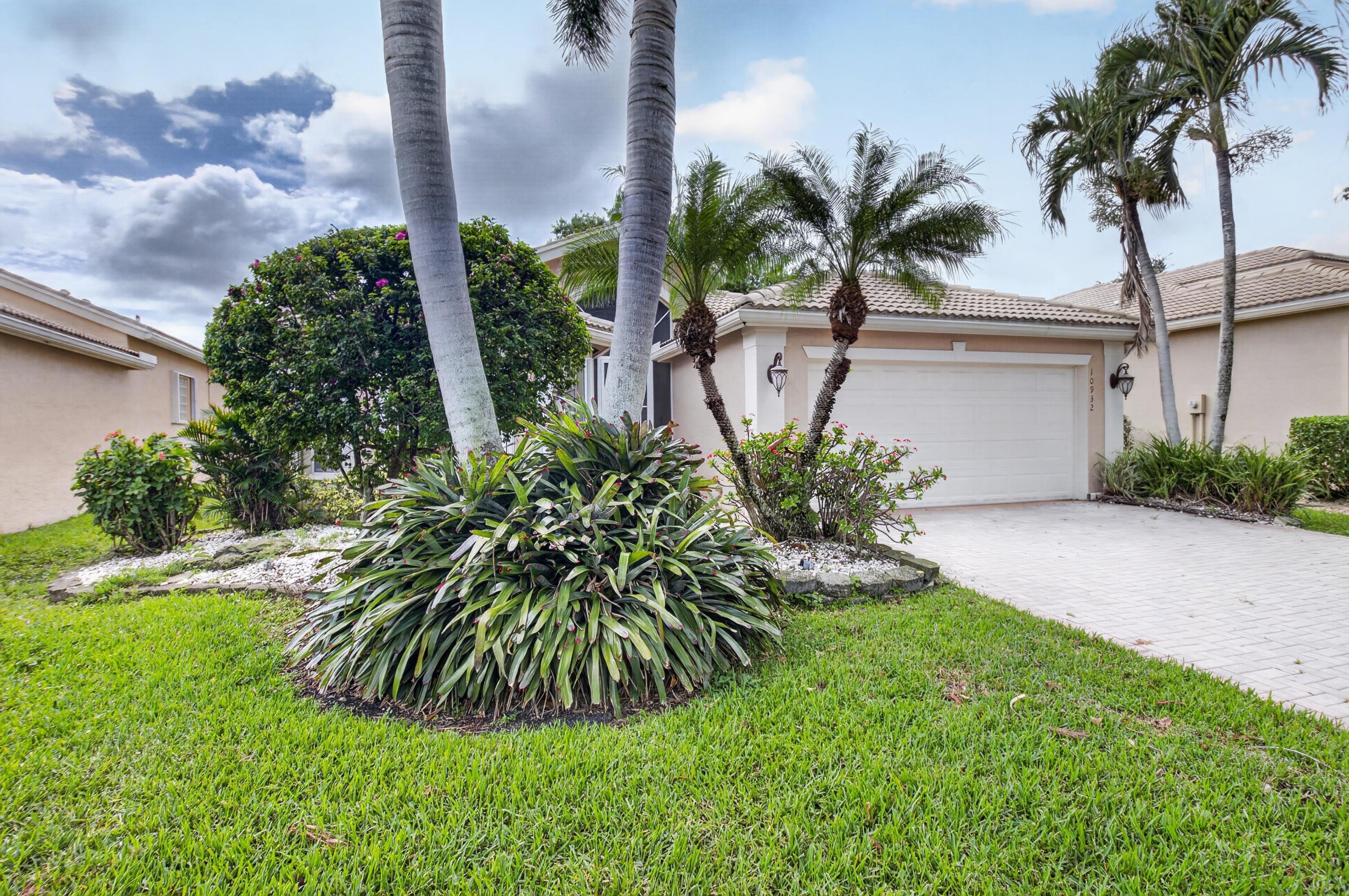 VALENCIA POINTE 1 - Residential