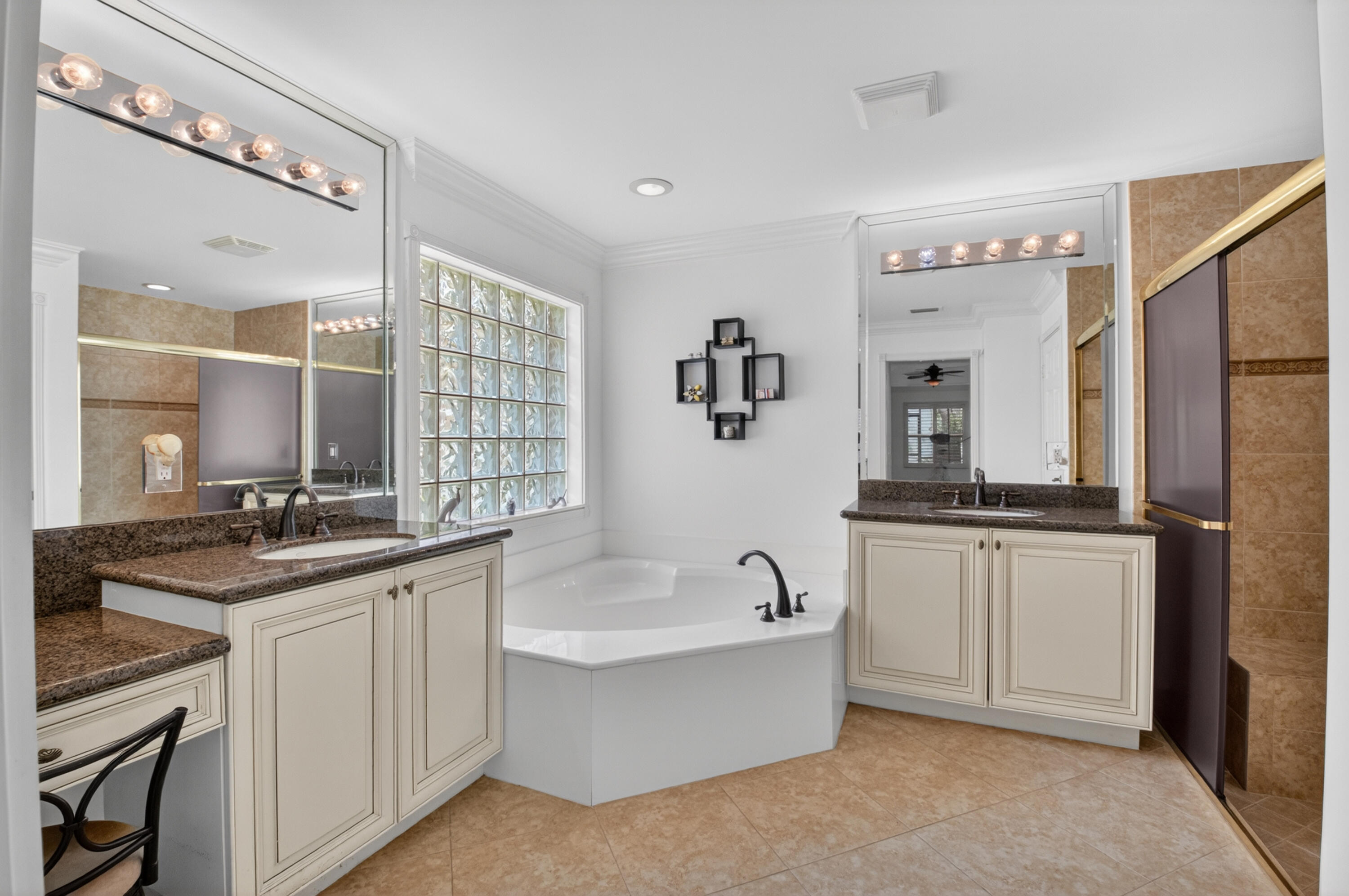 VALENCIA POINTE 1 - Residential