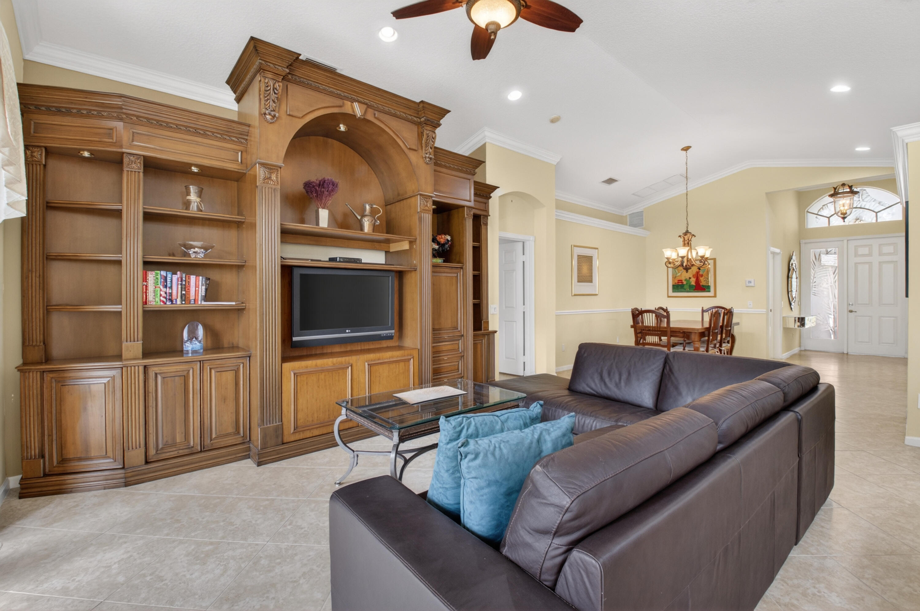VALENCIA POINTE 1 - Residential