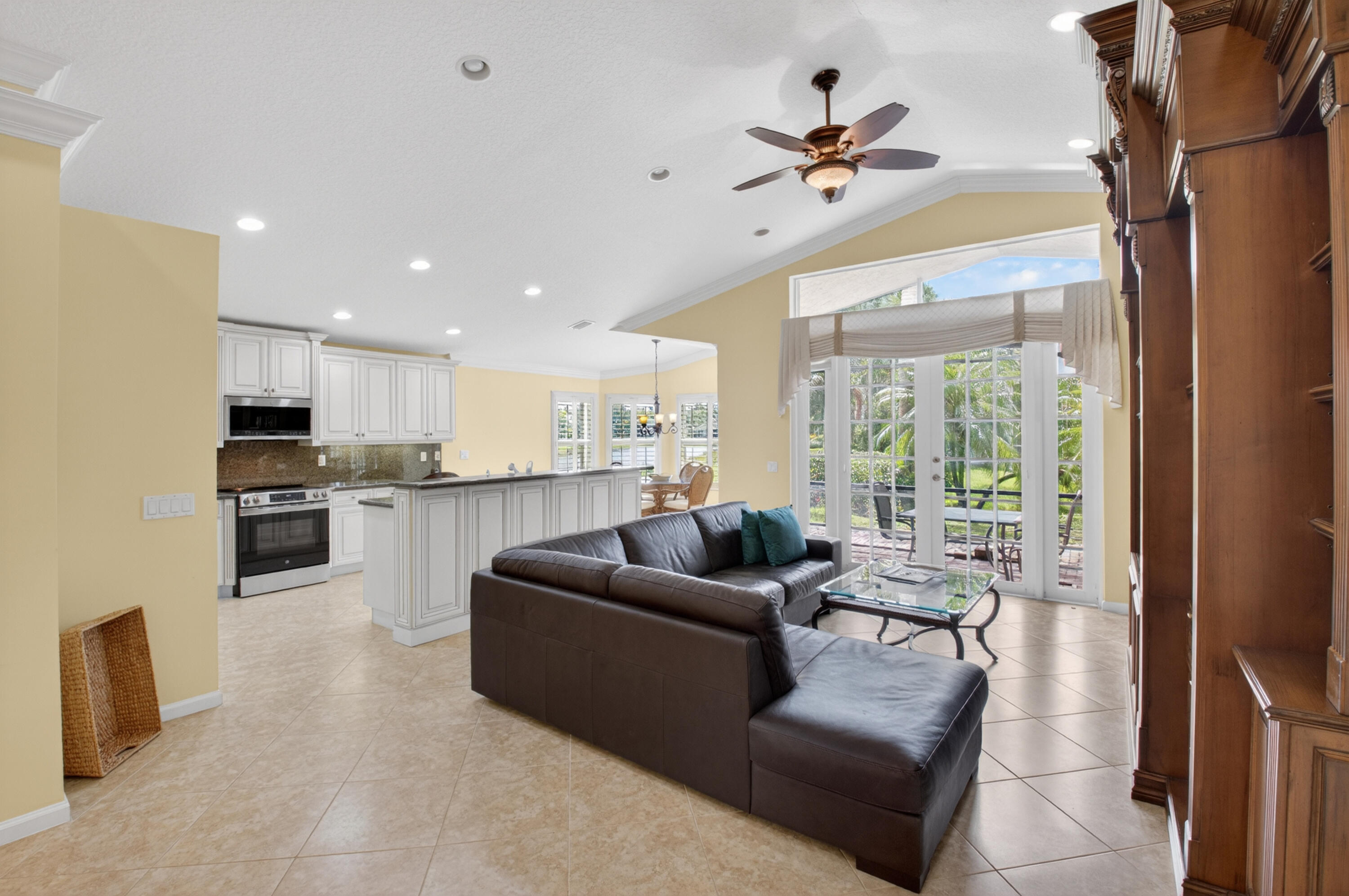 VALENCIA POINTE 1 - Residential