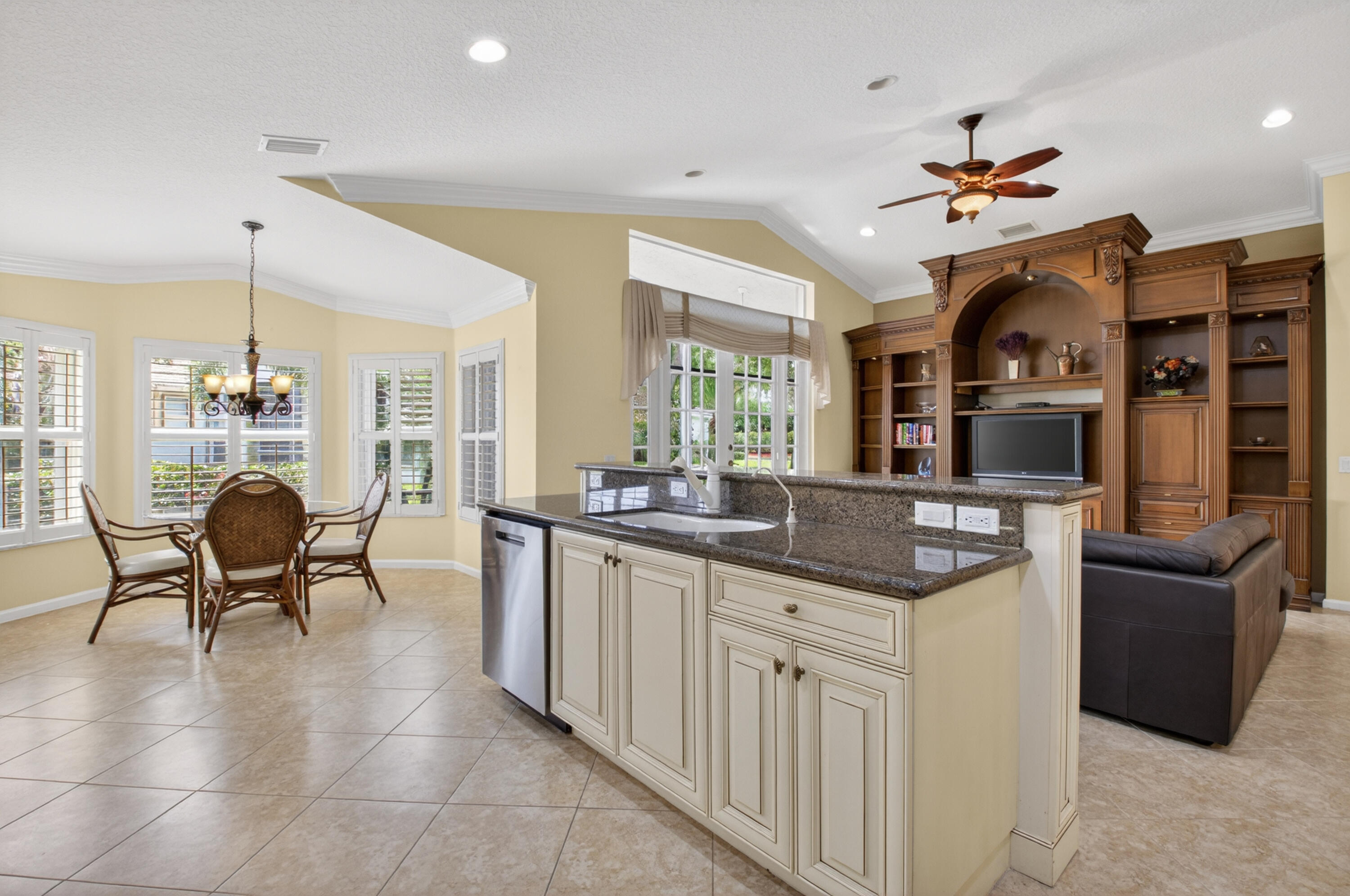 VALENCIA POINTE 1 - Residential
