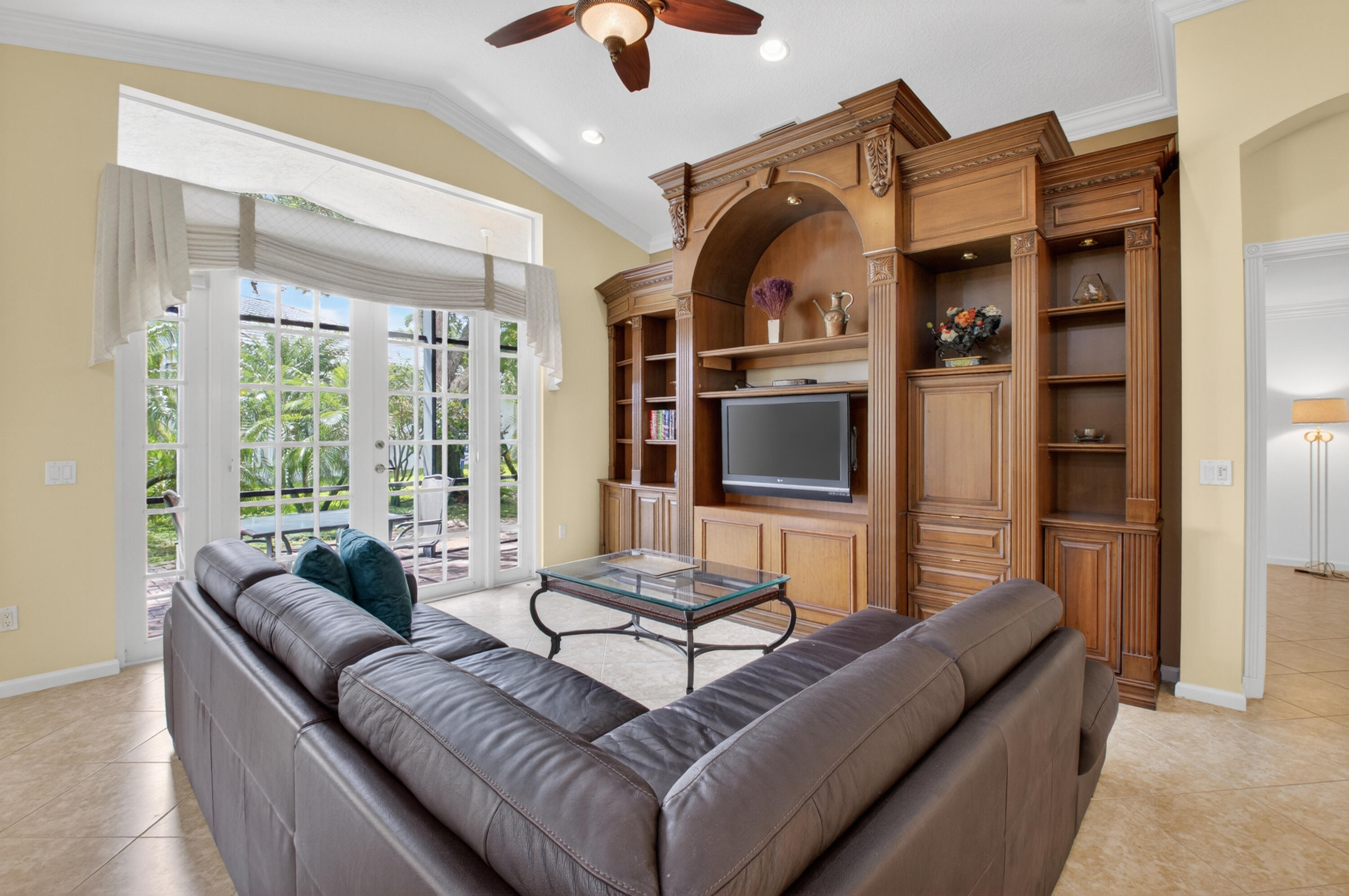 VALENCIA POINTE 1 - Residential