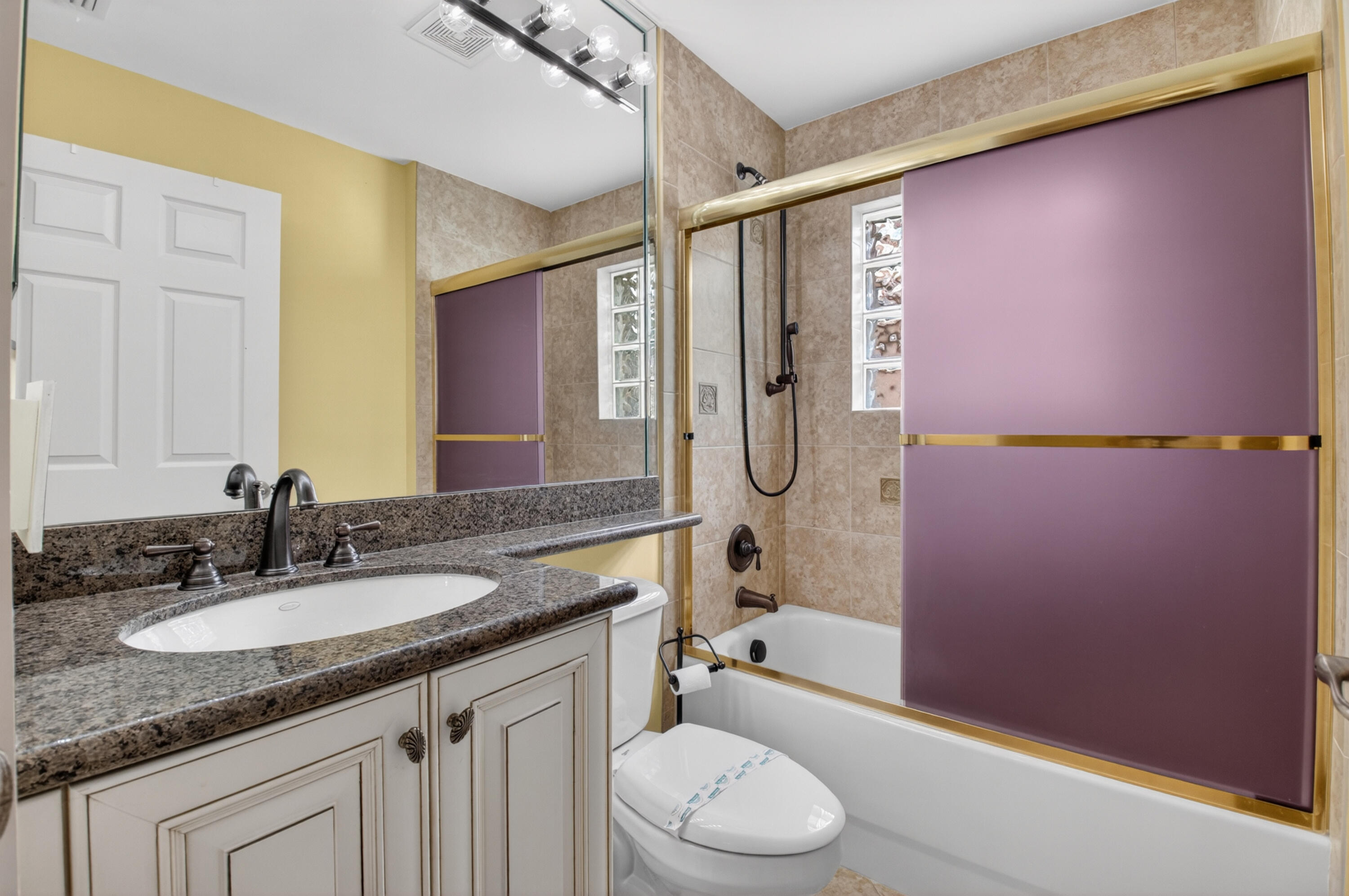 VALENCIA POINTE 1 - Residential