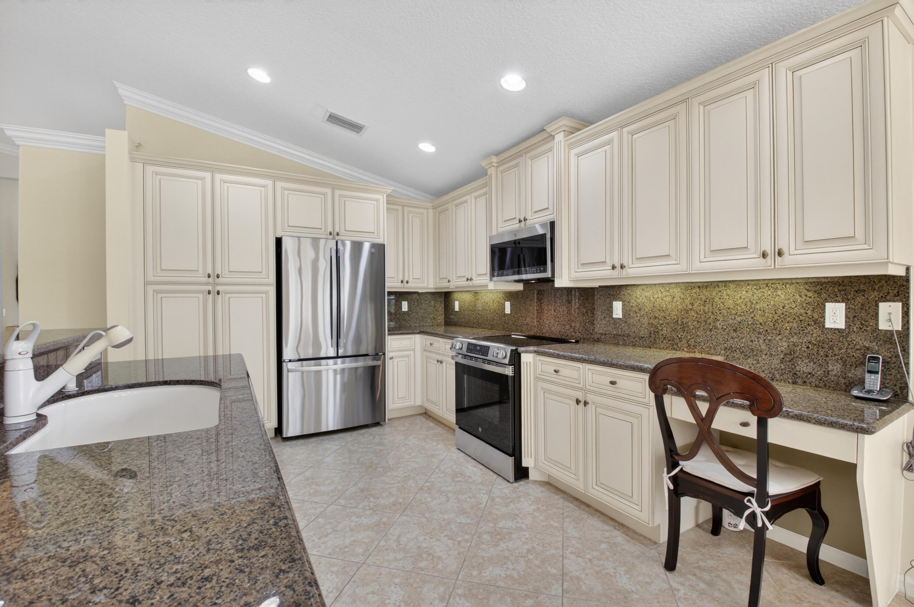 VALENCIA POINTE 1 - Residential
