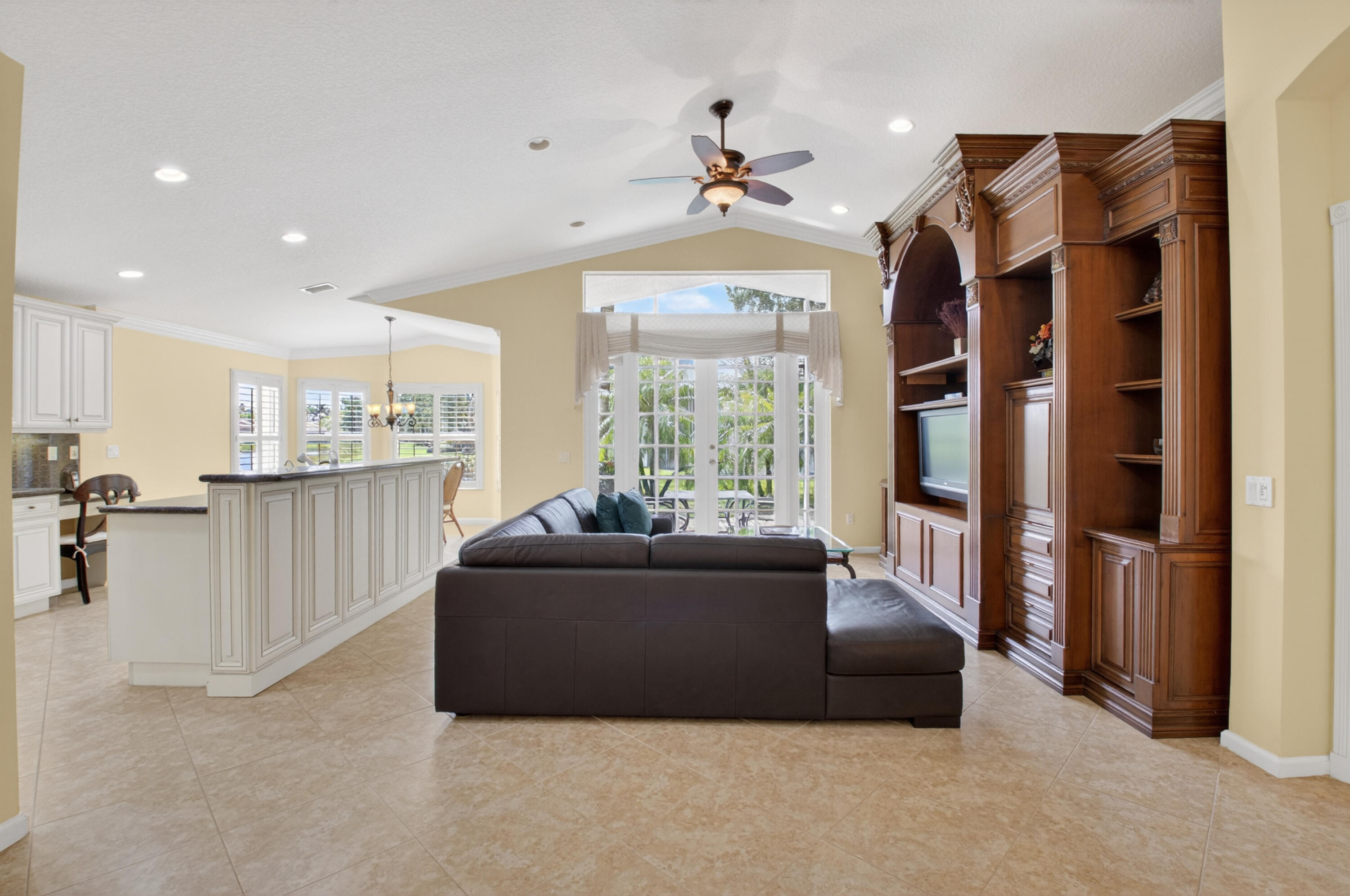 VALENCIA POINTE 1 - Residential