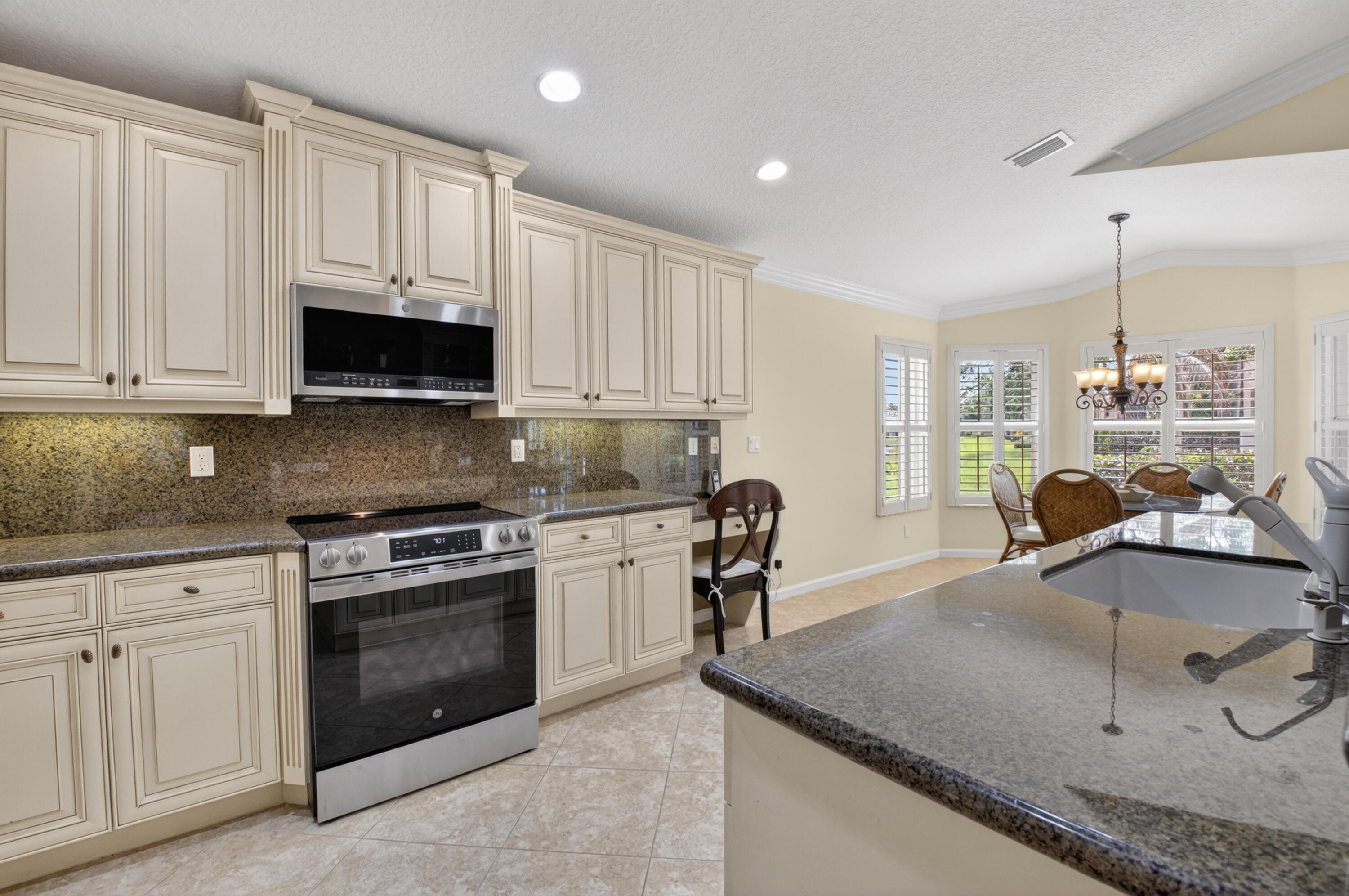VALENCIA POINTE 1 - Residential